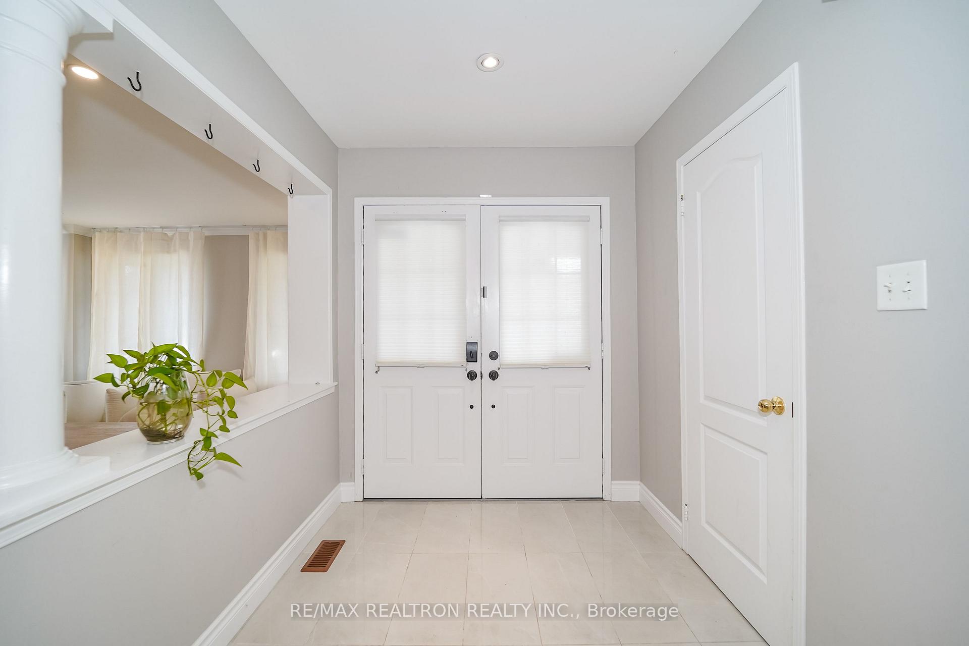 Photo 5 of 96 Hoile Drive, Ajax, South East — HOMEH
