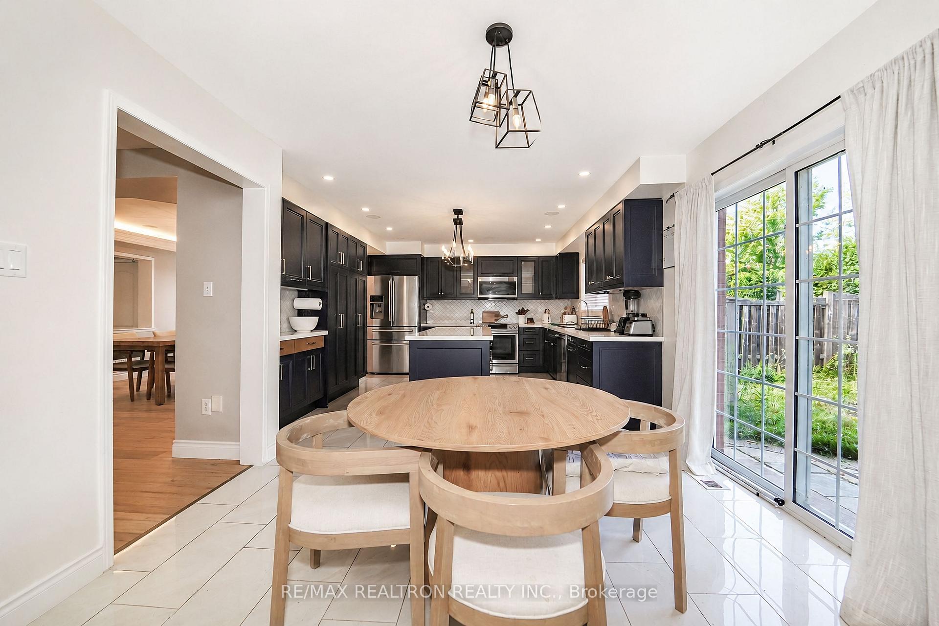 Photo 9 of 96 Hoile Drive, Ajax, South East — HOMEH