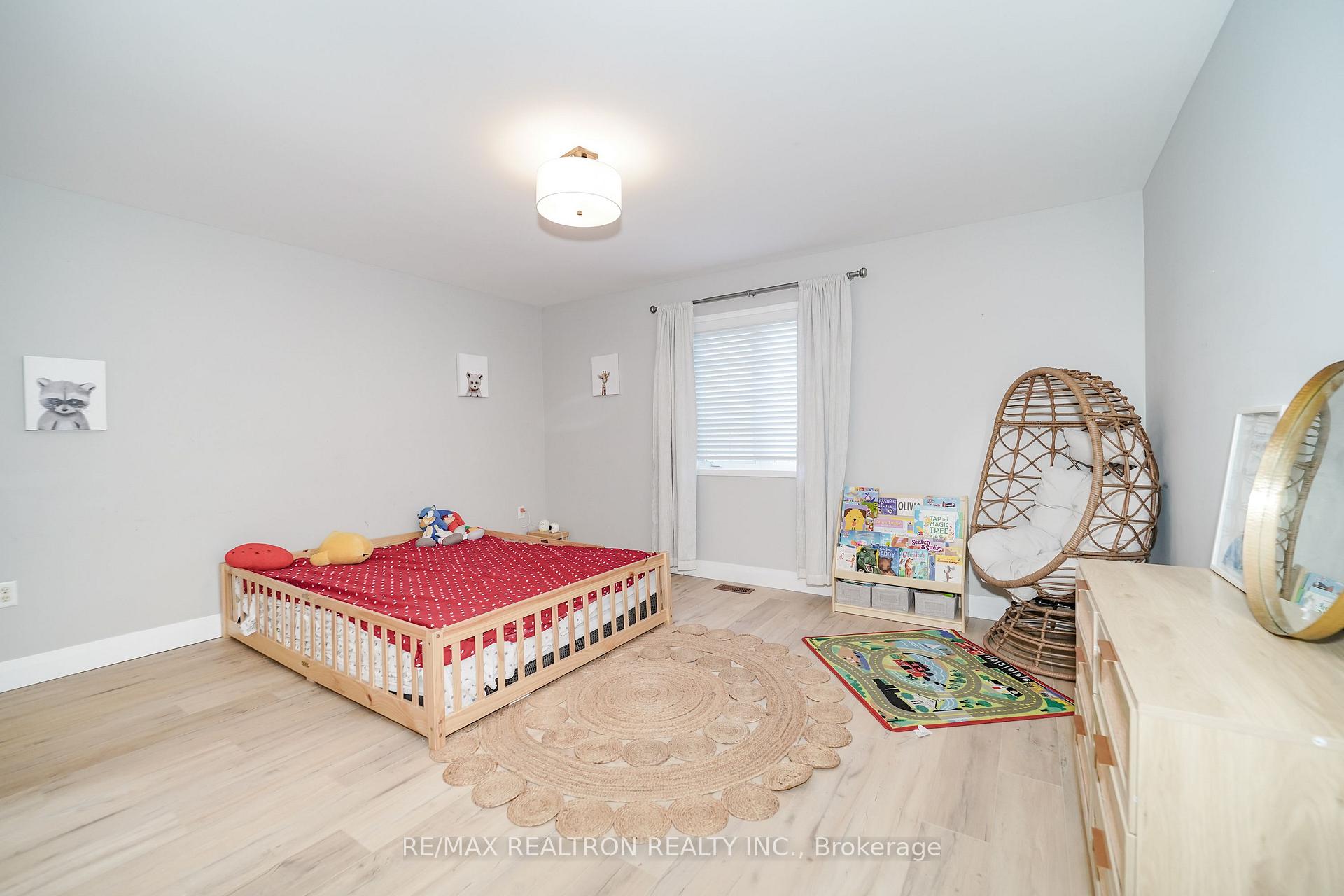 Photo 22 of 96 Hoile Drive, Ajax, South East — HOMEH