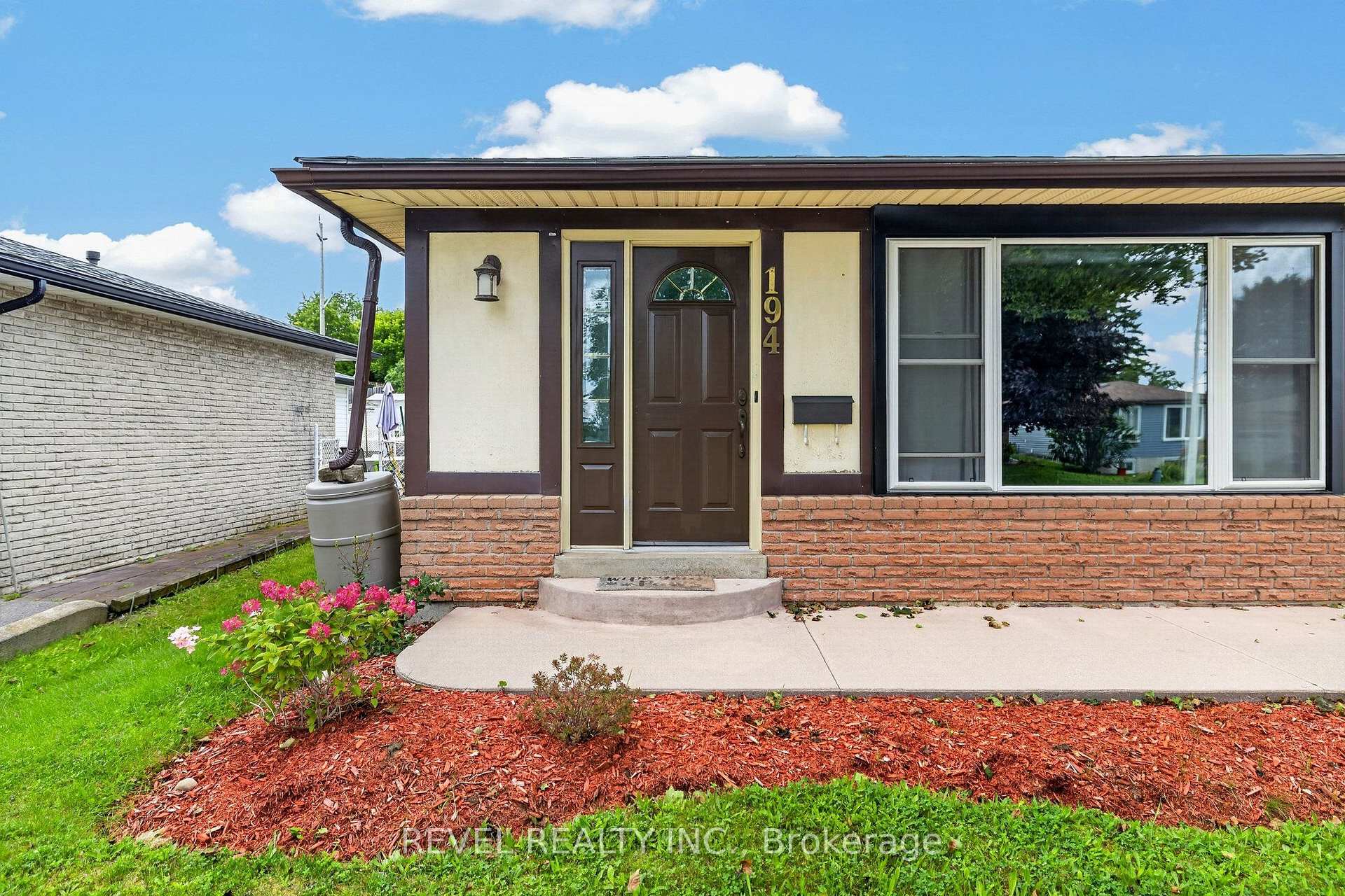Photo 4 of 194 Hahn Avenue, Cambridge, Silver Heights — HOMEH