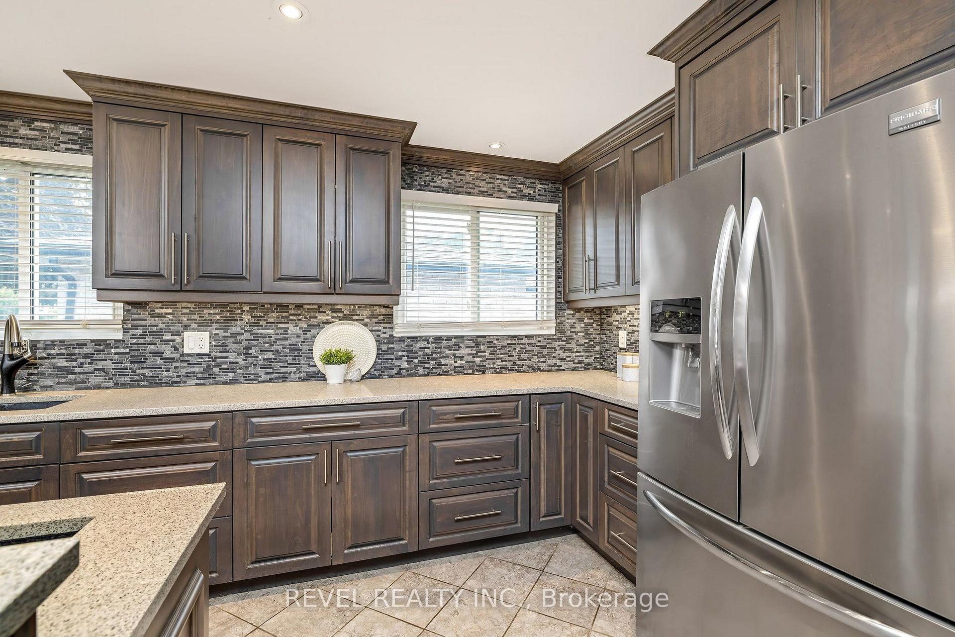 Photo 10 of 194 Hahn Avenue, Cambridge, Silver Heights — HOMEH