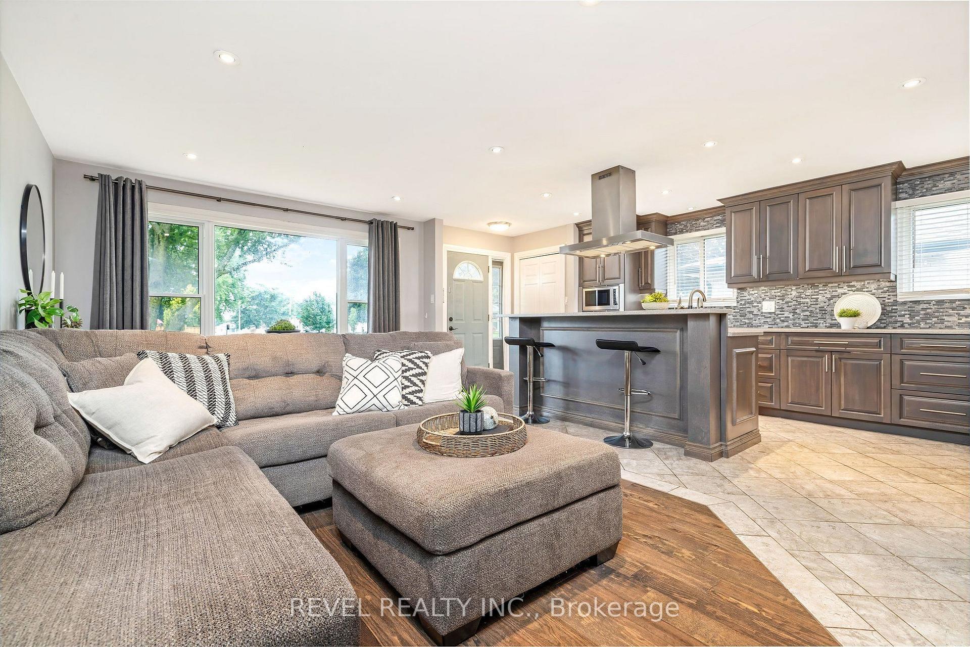 Photo 14 of 194 Hahn Avenue, Cambridge, Silver Heights — HOMEH