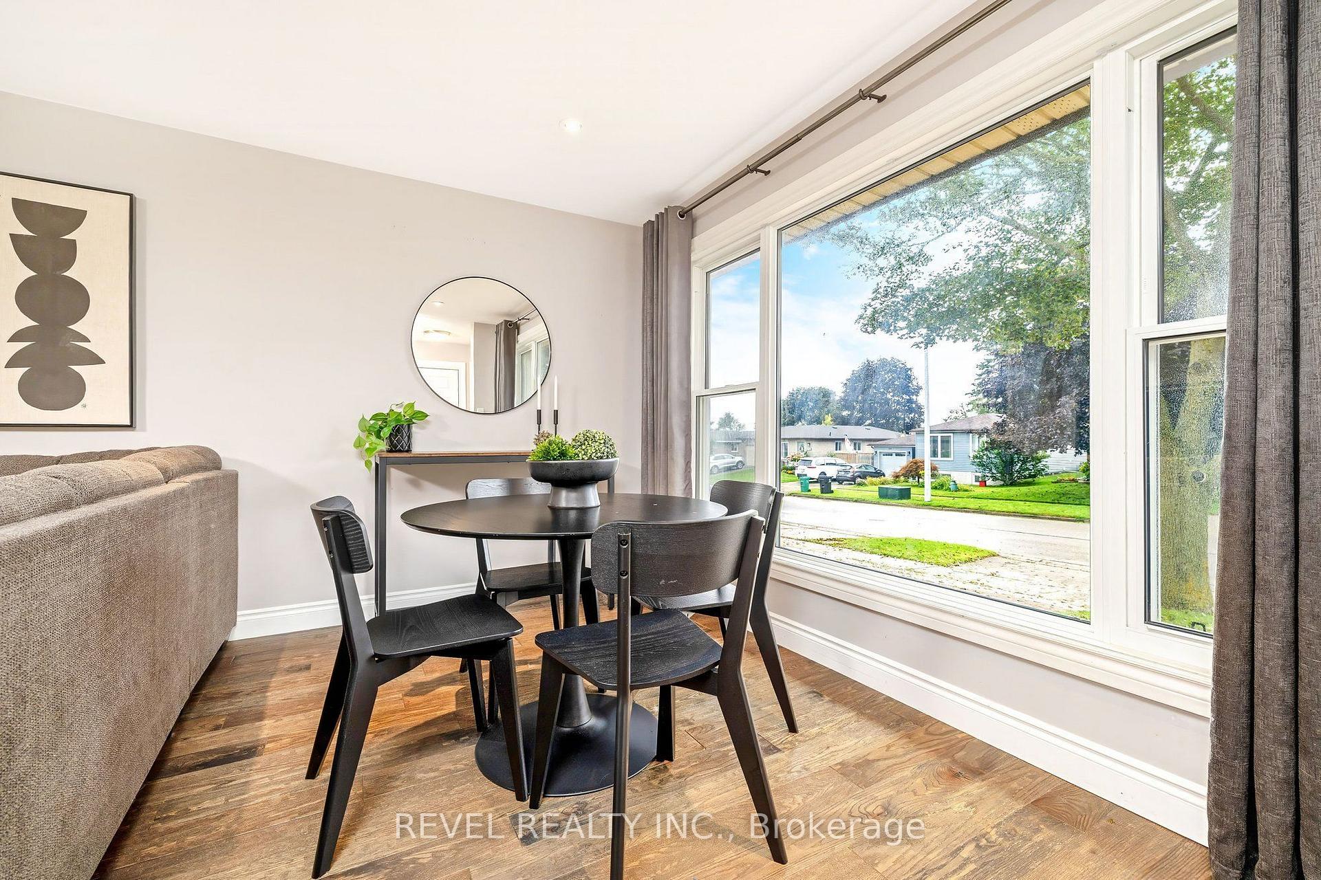 Photo 15 of 194 Hahn Avenue, Cambridge, Silver Heights — HOMEH