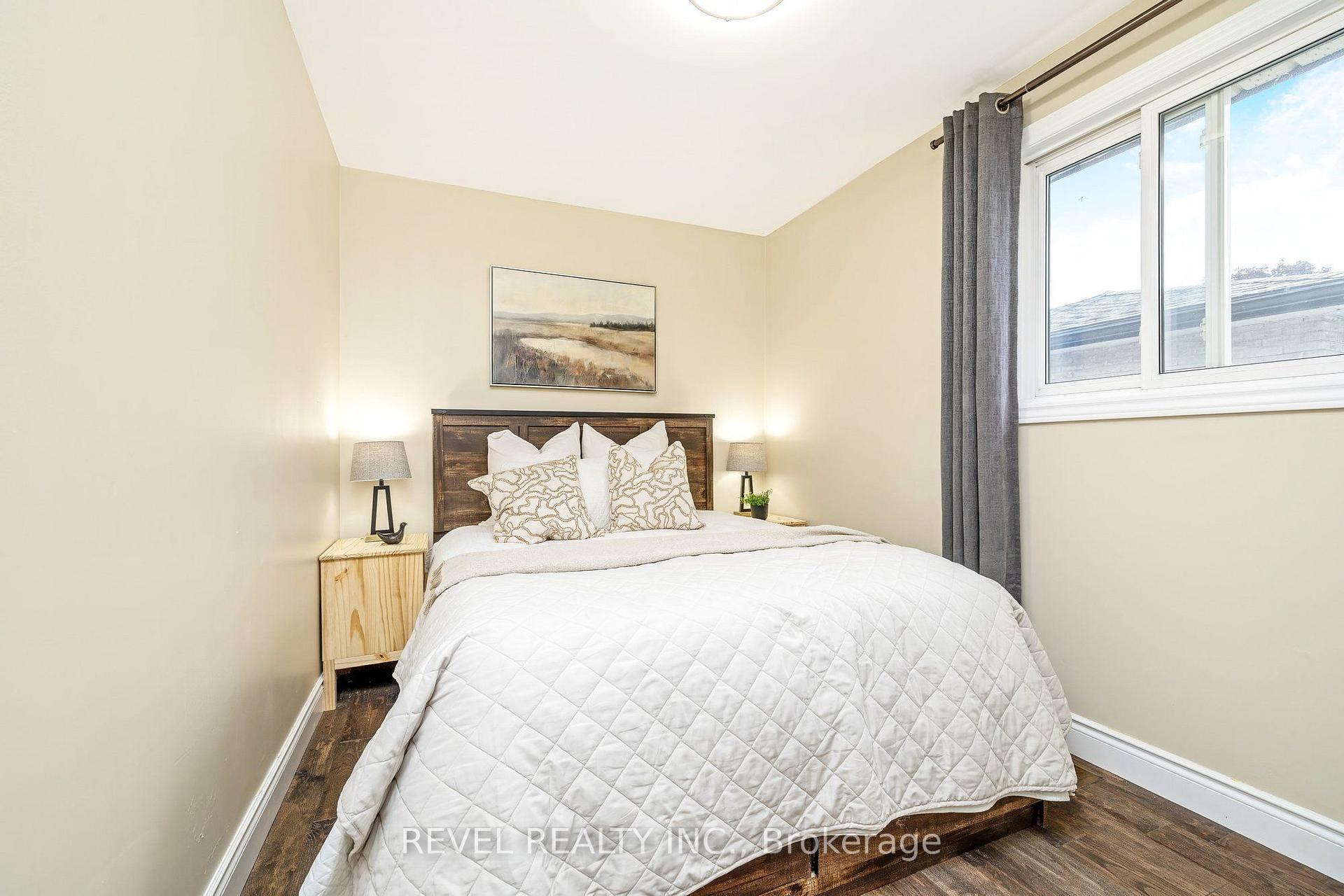 Photo 18 of 194 Hahn Avenue, Cambridge, Silver Heights — HOMEH