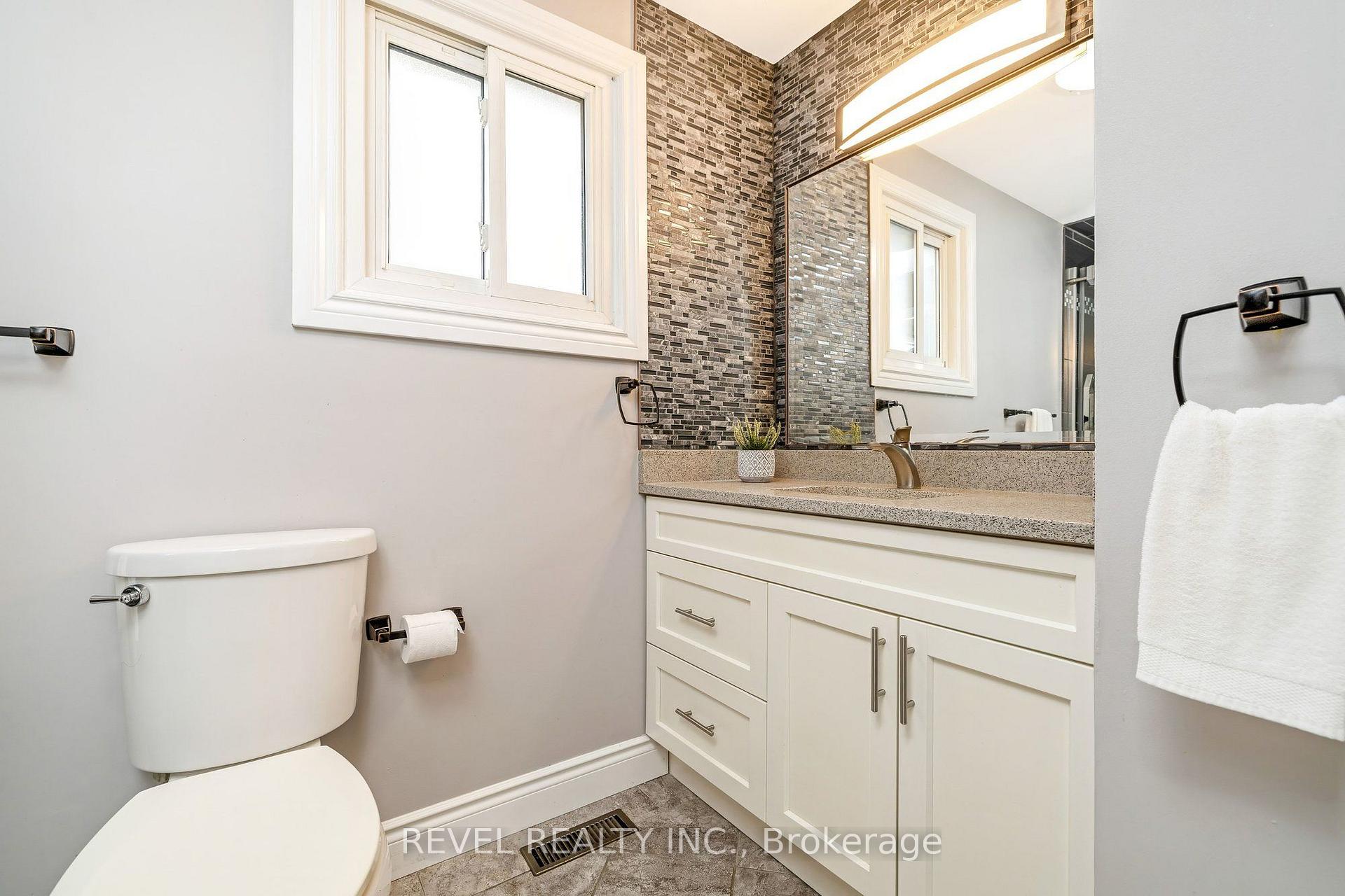 Photo 19 of 194 Hahn Avenue, Cambridge, Silver Heights — HOMEH