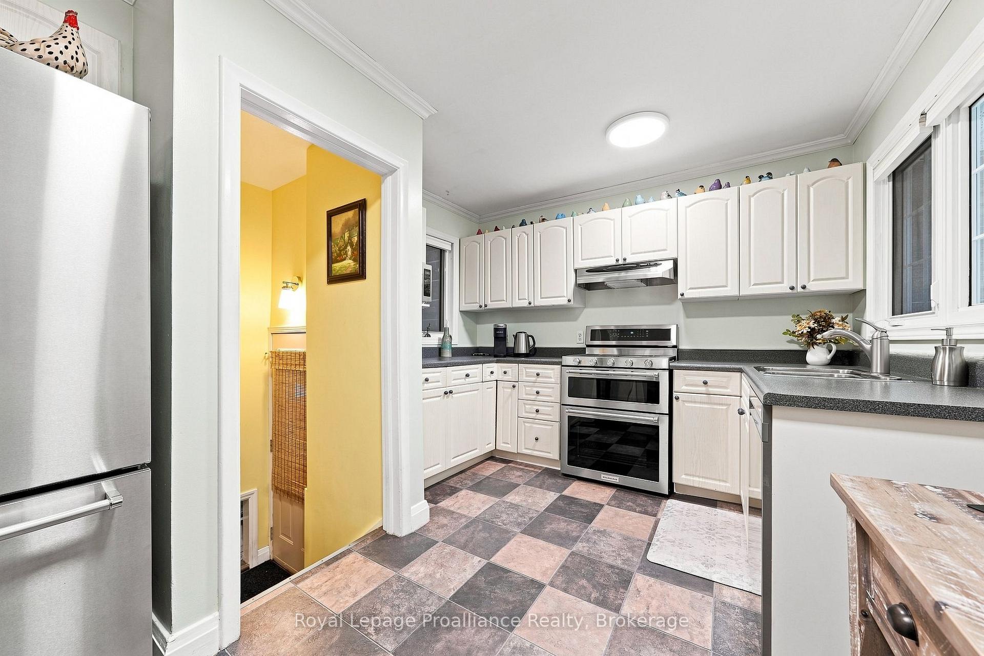 Photo 2 of 130 Hastings Drive, Belleville, Belleville Ward — HOMEH