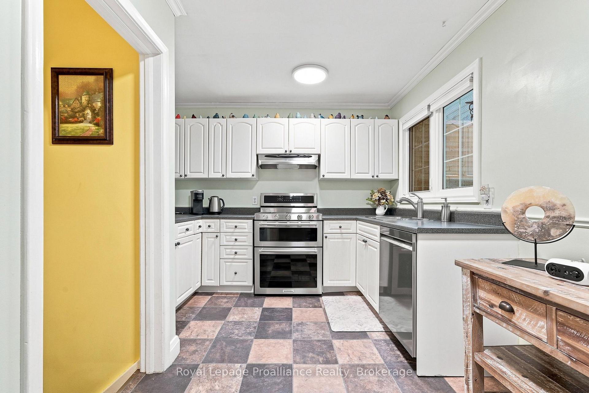 Photo 6 of 130 Hastings Drive, Belleville, Belleville Ward — HOMEH