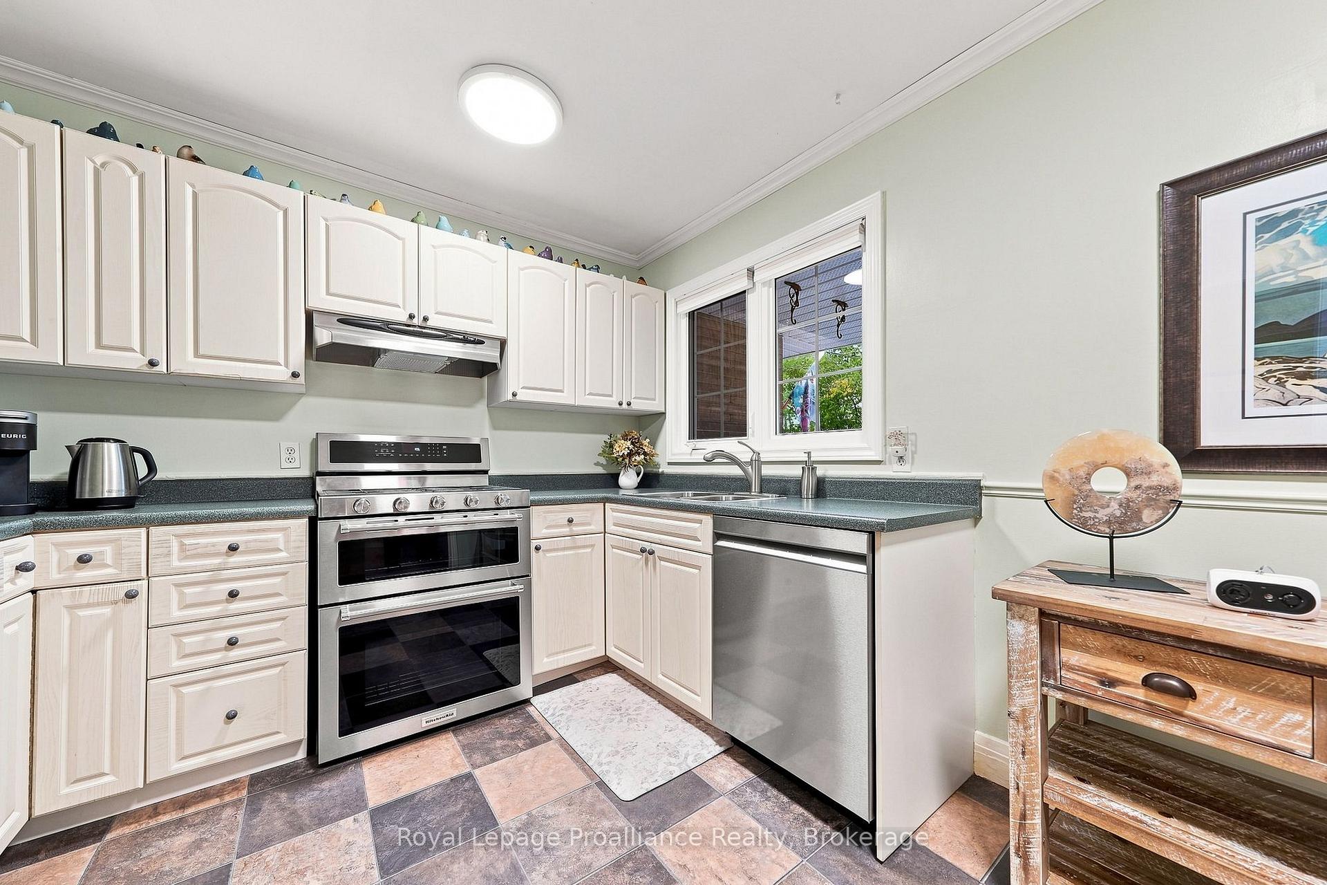 Photo 7 of 130 Hastings Drive, Belleville, Belleville Ward — HOMEH