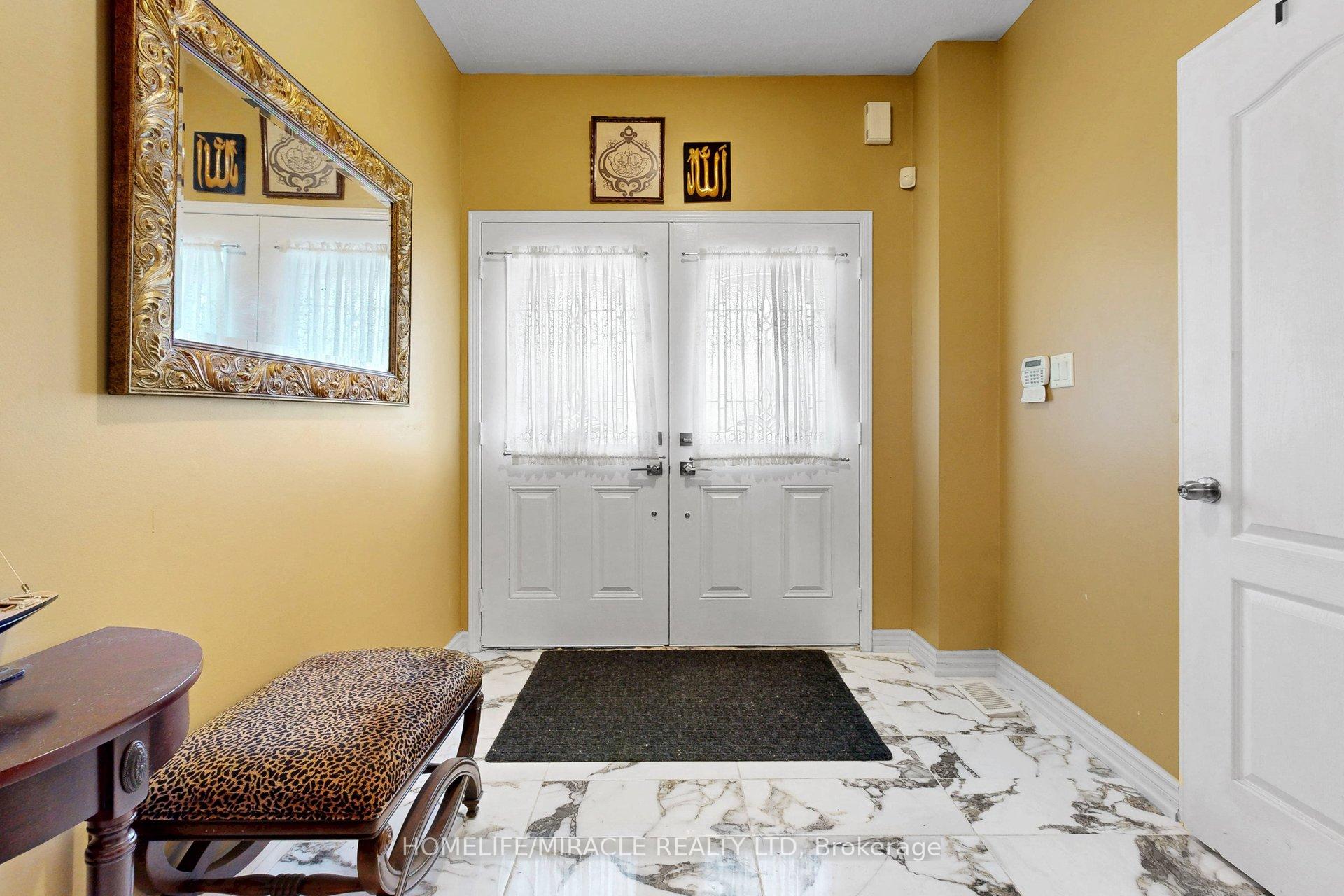 Photo 3 of 2003 Queensbury Drive, Oshawa, Taunton — HOMEH