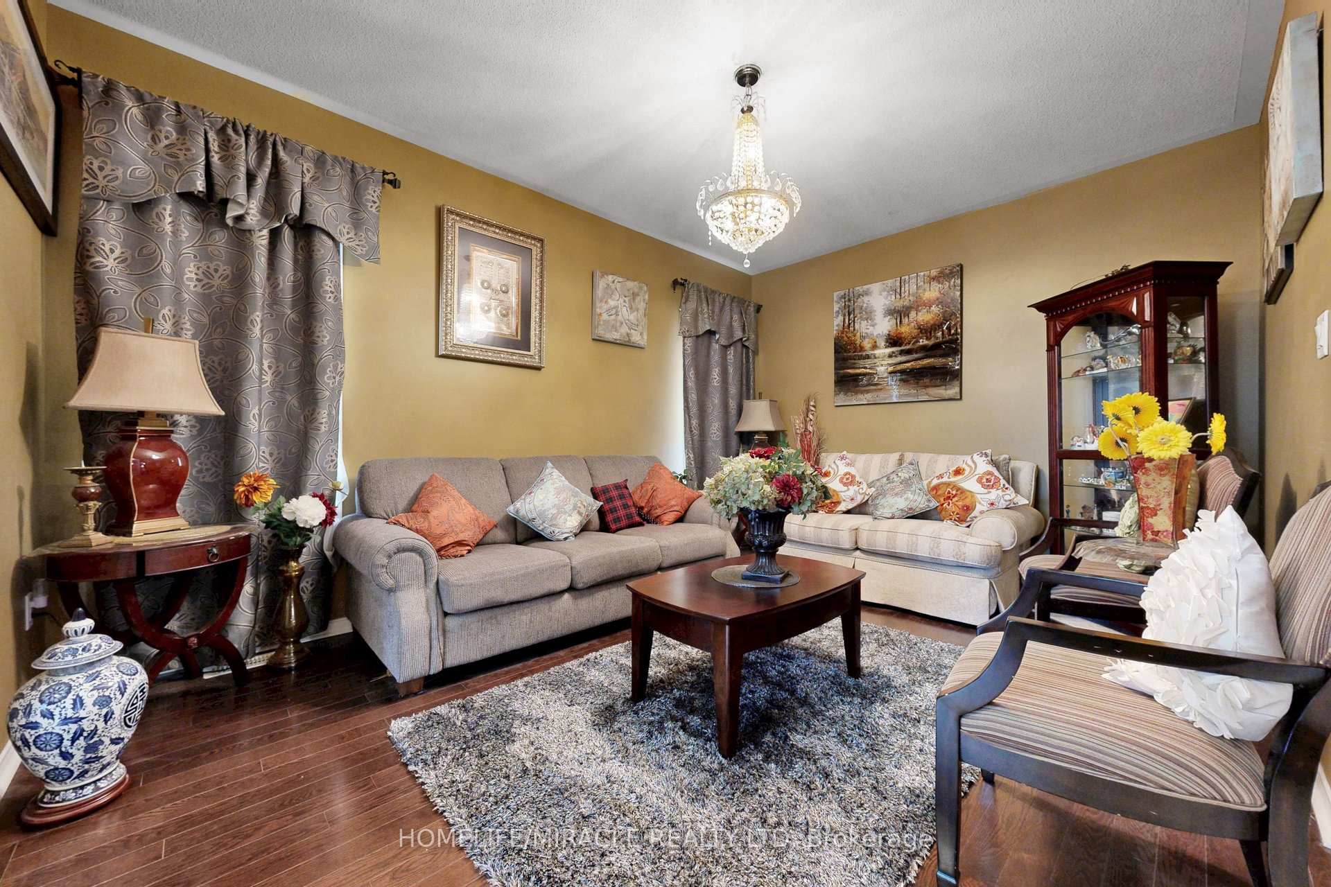 Photo 5 of 2003 Queensbury Drive, Oshawa, Taunton — HOMEH