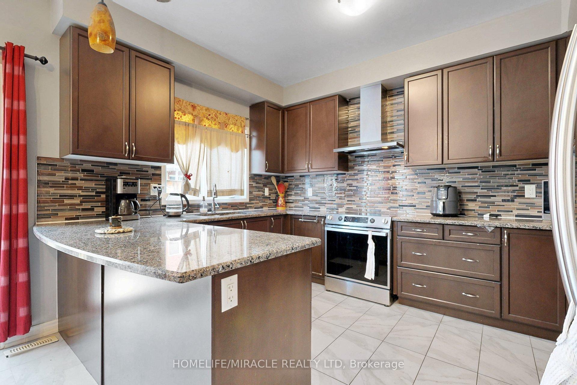 Photo 14 of 2003 Queensbury Drive, Oshawa, Taunton — HOMEH