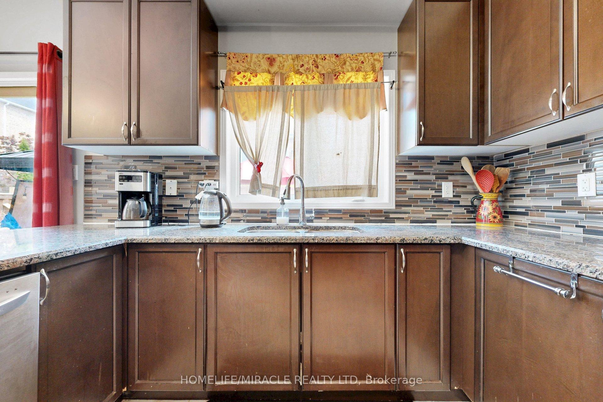 Photo 16 of 2003 Queensbury Drive, Oshawa, Taunton — HOMEH