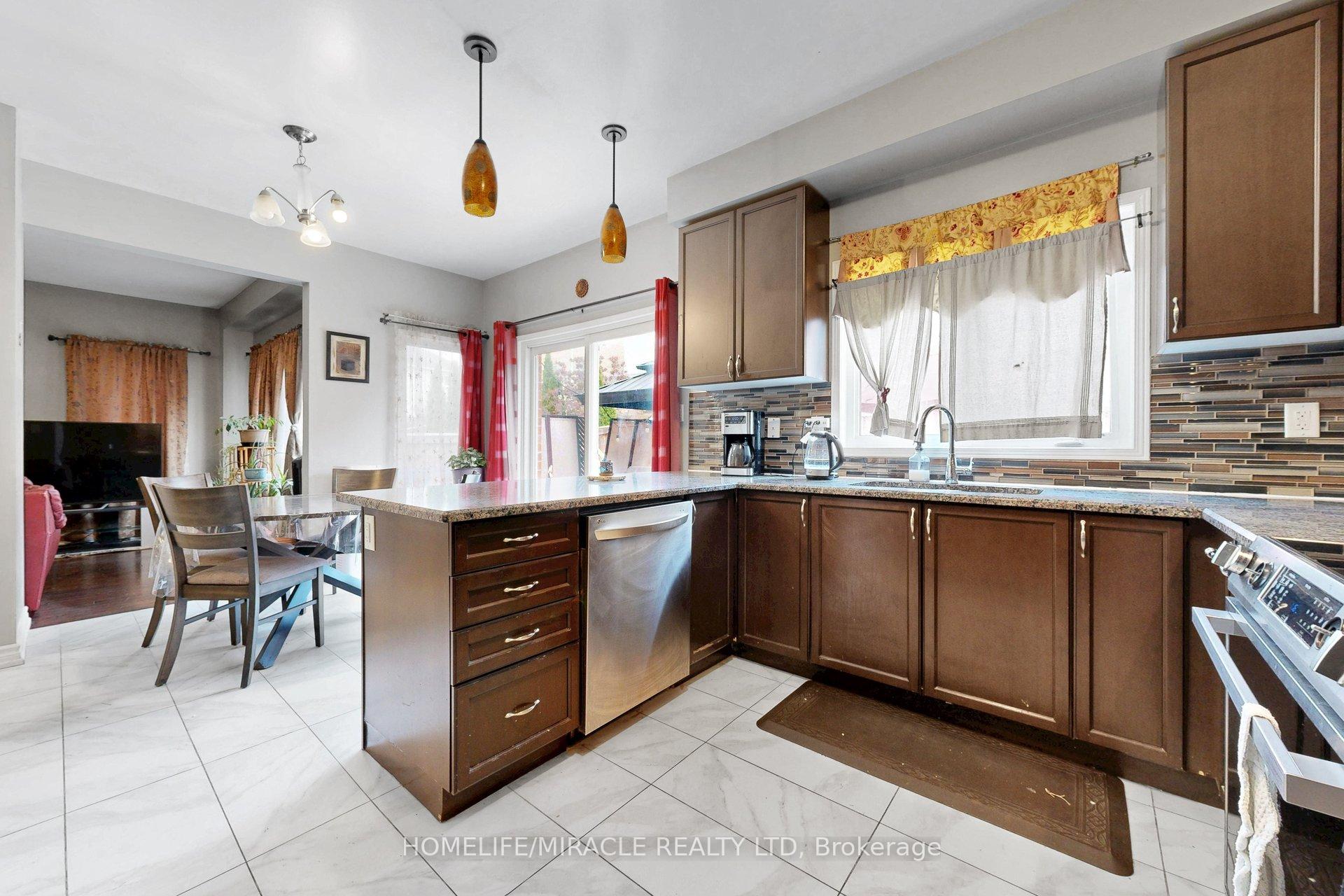 Photo 19 of 2003 Queensbury Drive, Oshawa, Taunton — HOMEH