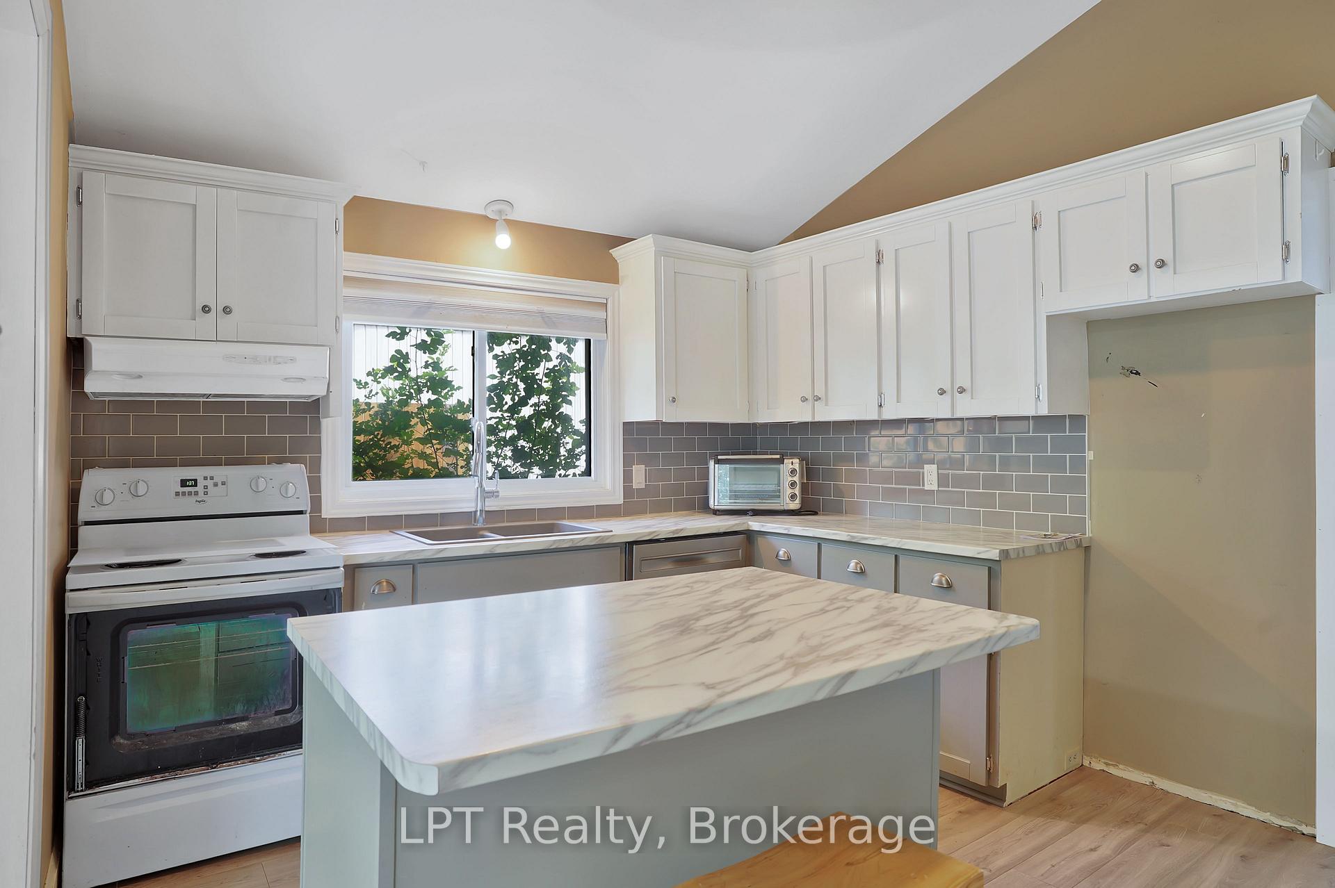 Photo 15 of 354 Goderich Street, Saugeen Shores — HOMEH