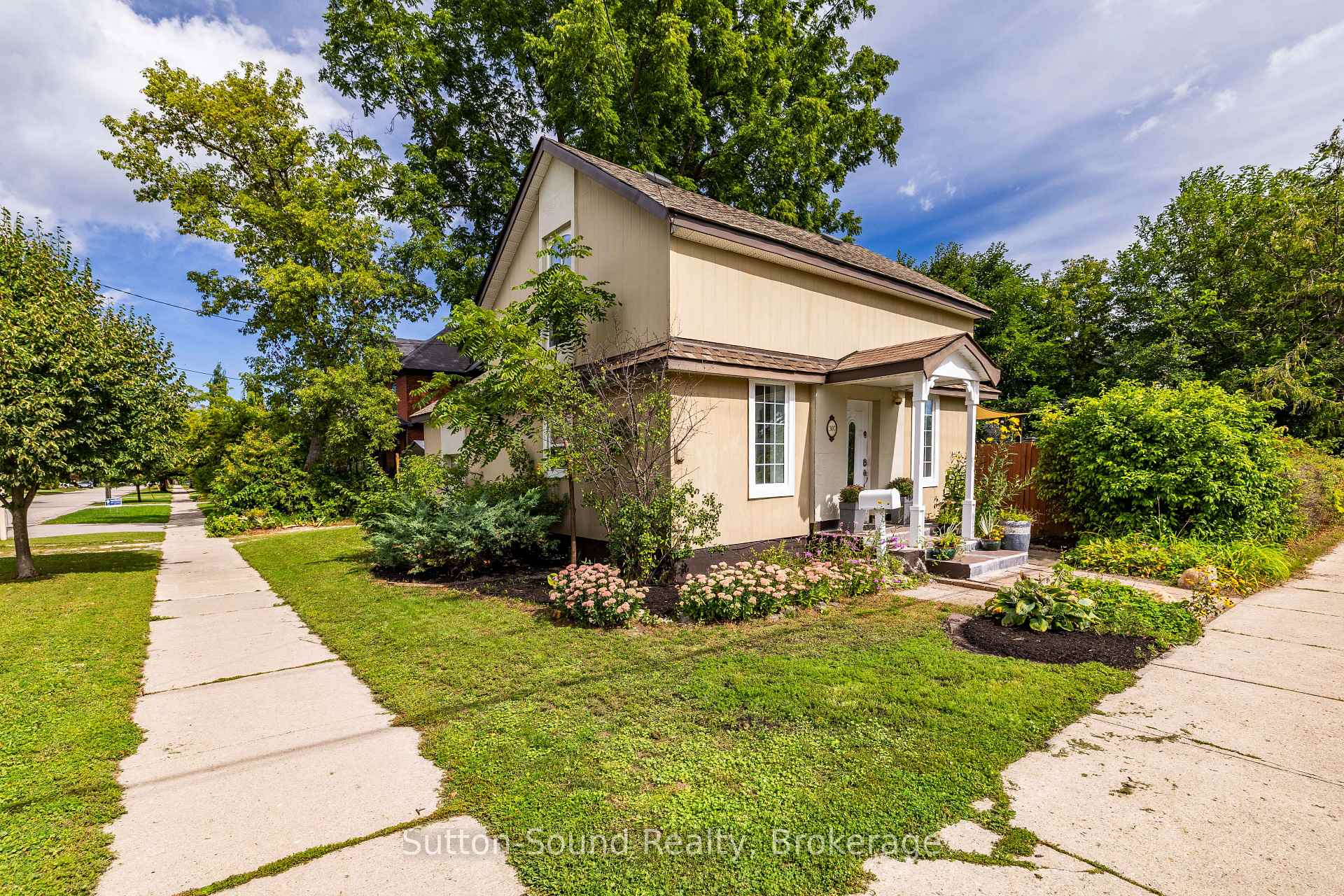 Photo of 307 Fourth Street W