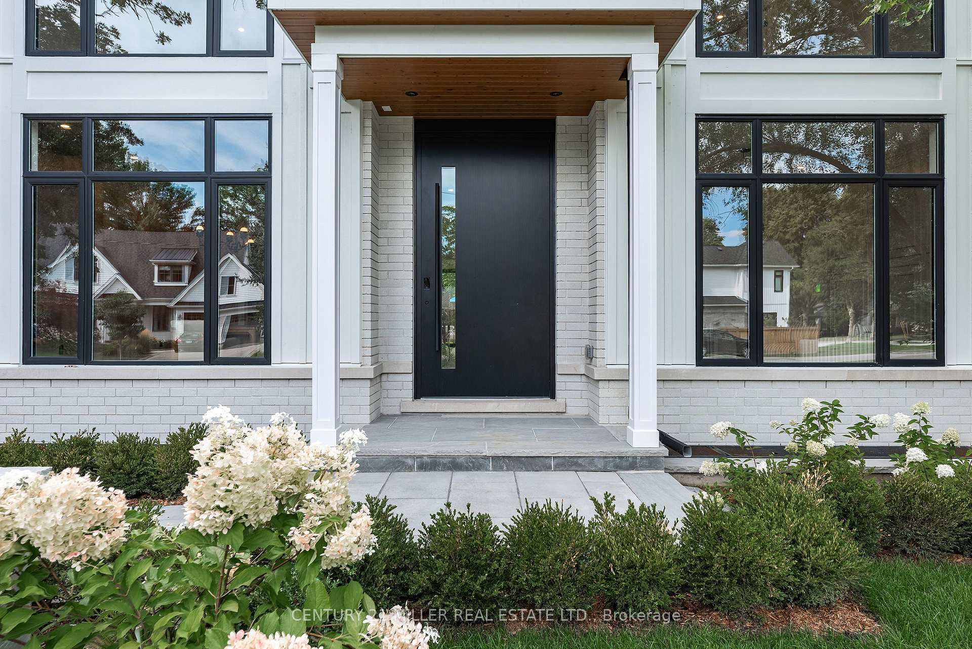 Photo 4 of 61 Highland Road, Oakville, Central — HOMEH