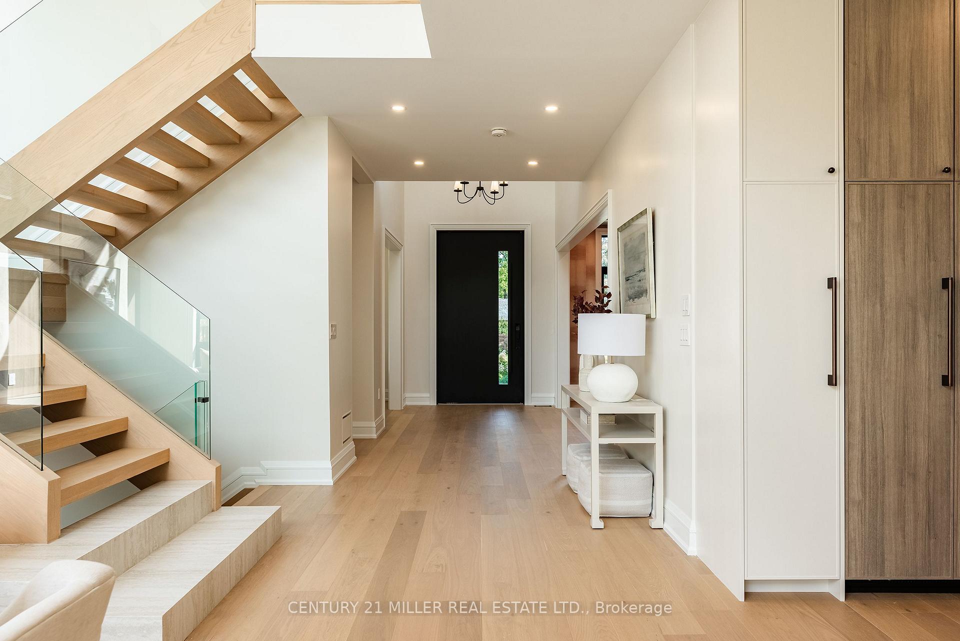 Photo 5 of 61 Highland Road, Oakville, Central — HOMEH