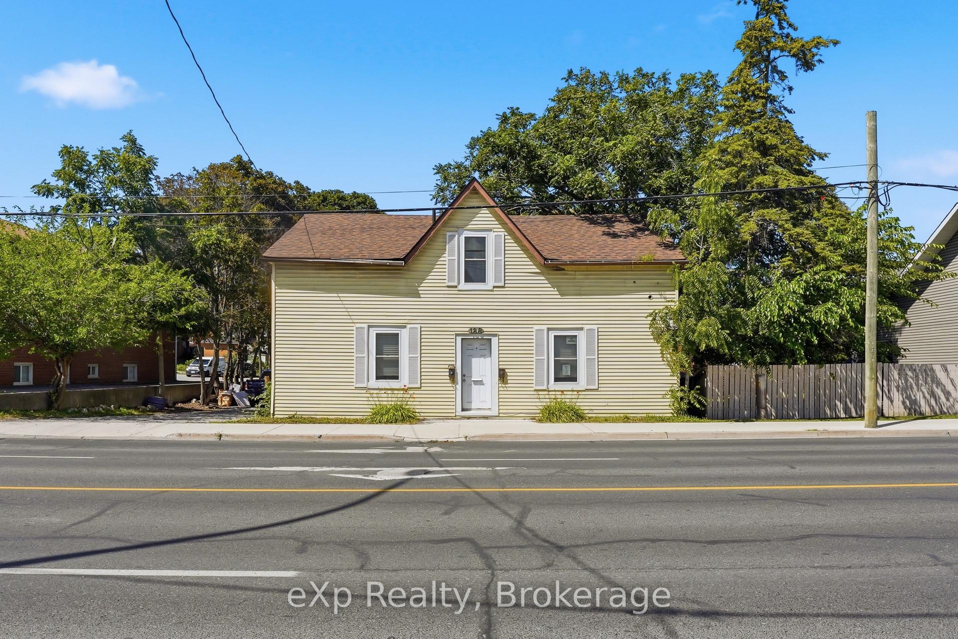 Photo of 188 Dundas Street W