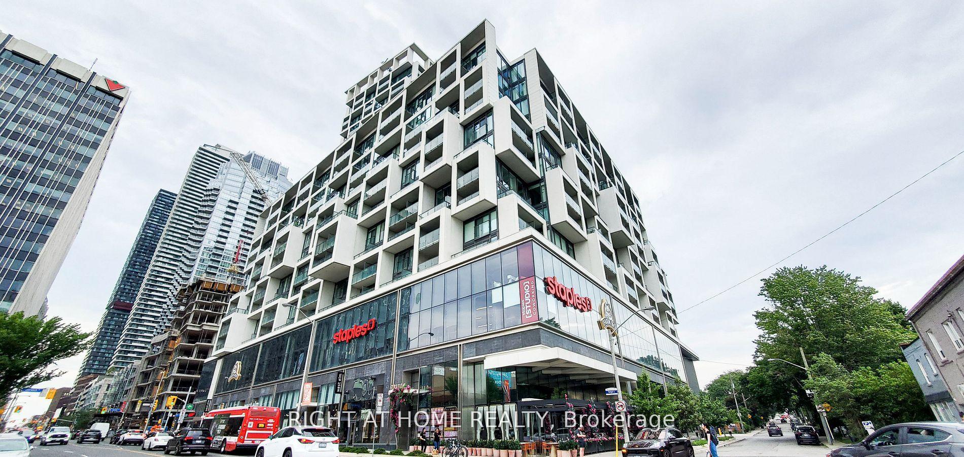Front of Unit 926, 8 Hillsdale Avenue
