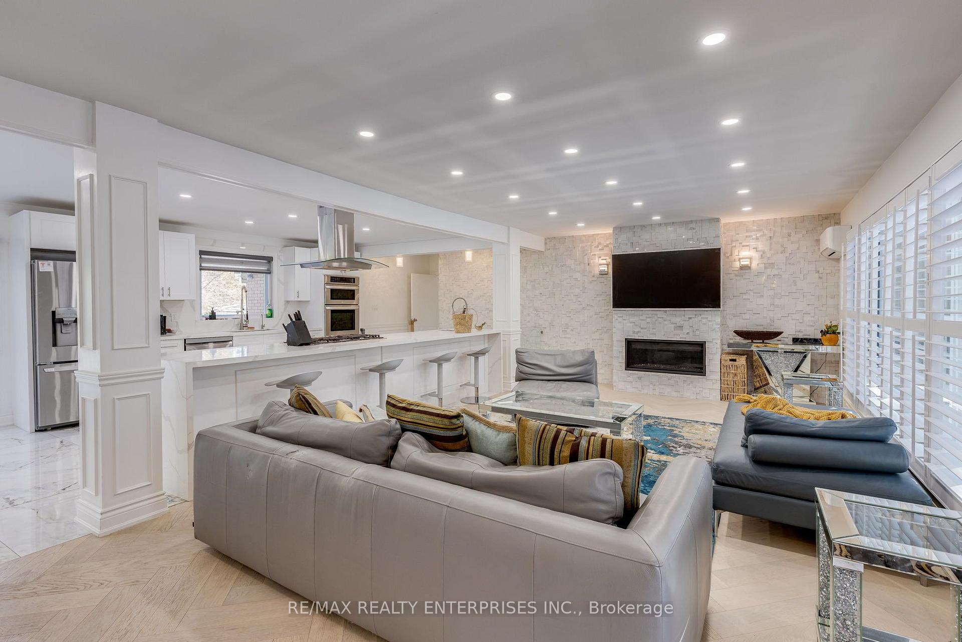 Photo 2 of 2037 Lynchmere Avenue, Mississauga, Cooksville — HOMEH