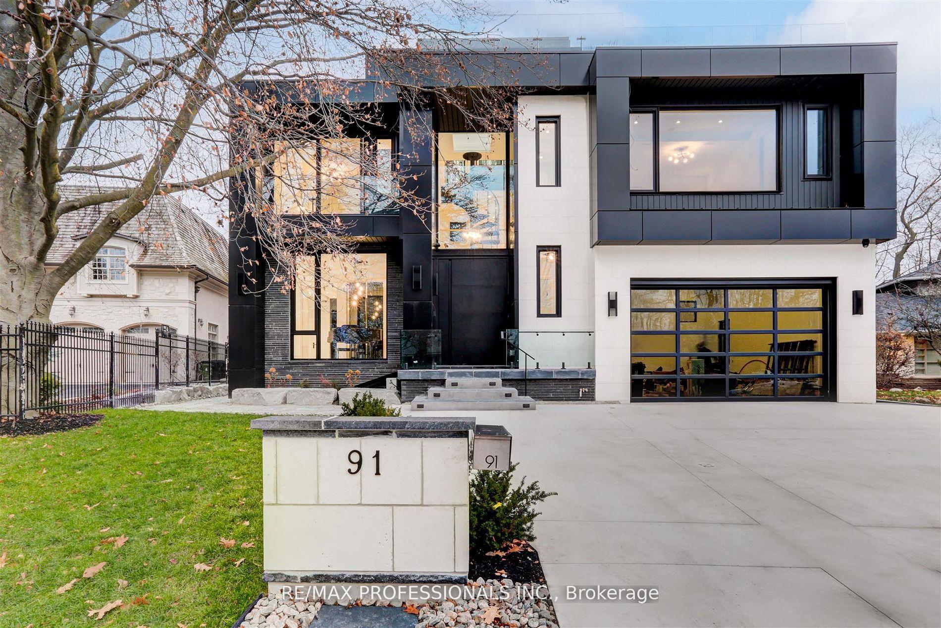 Photo 2 of 91 Valecrest Drive, Etobicoke, Edenbridge-Humber Valley — HOMEH