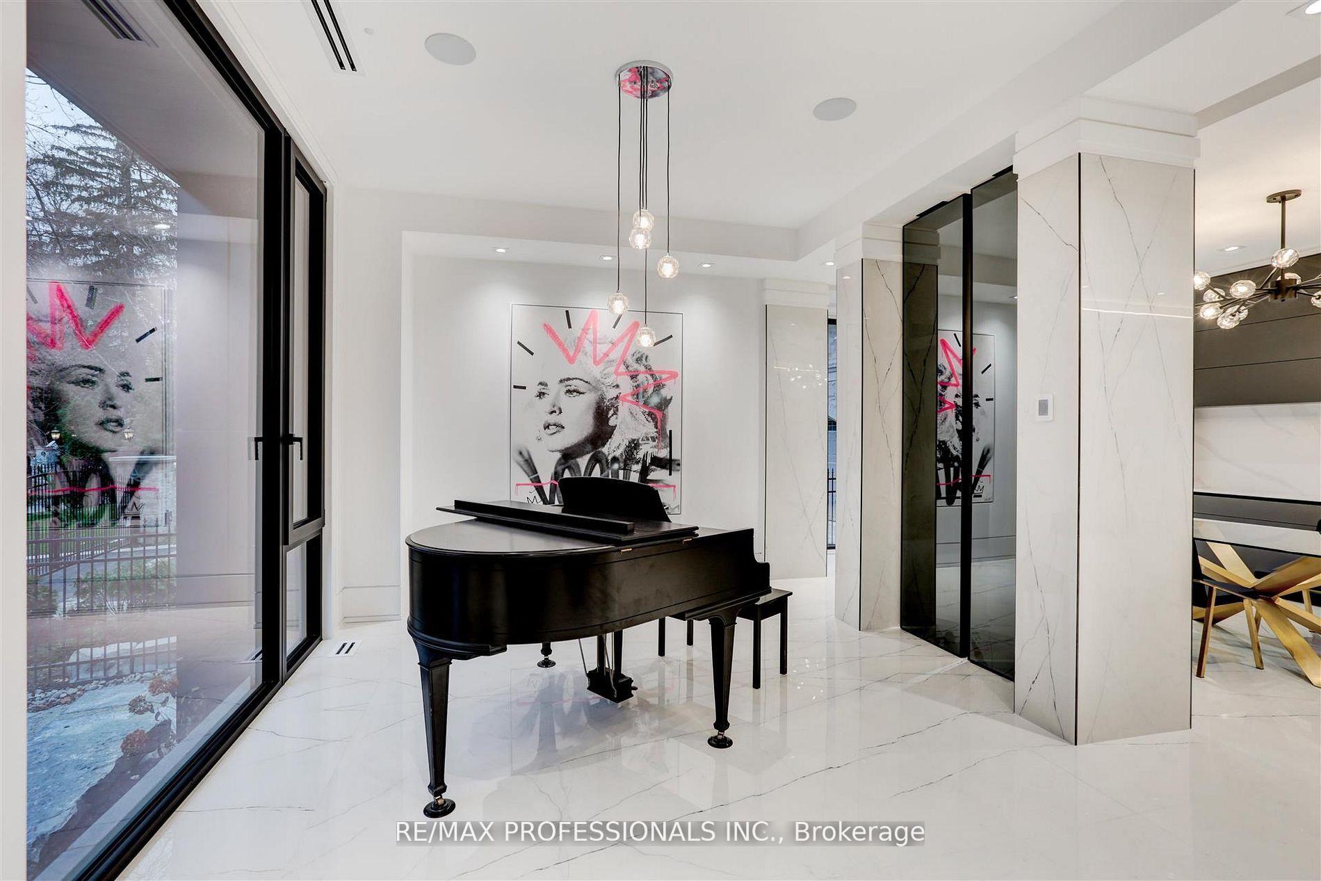 Photo 4 of 91 Valecrest Drive, Etobicoke, Edenbridge-Humber Valley — HOMEH