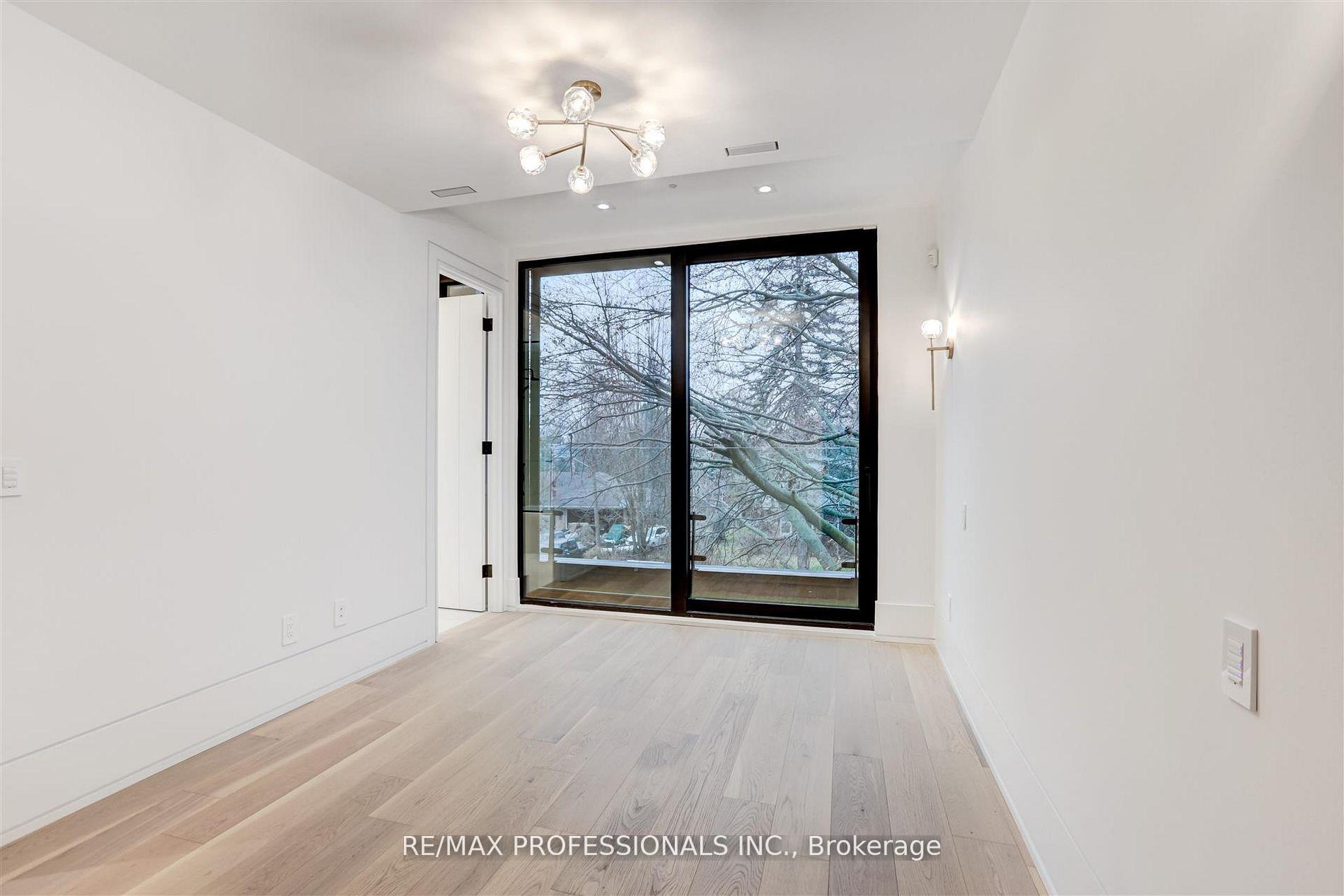 Photo 25 of 91 Valecrest Drive, Etobicoke, Edenbridge-Humber Valley — HOMEH