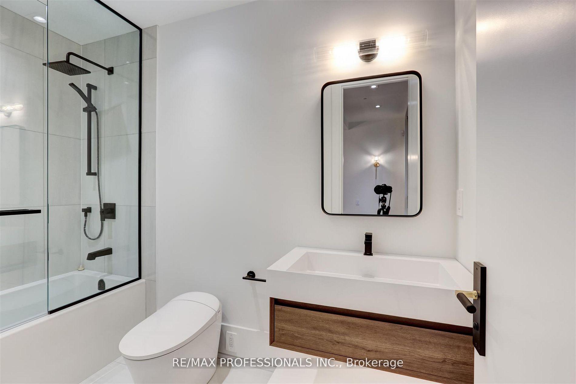 Photo 26 of 91 Valecrest Drive, Etobicoke, Edenbridge-Humber Valley — HOMEH
