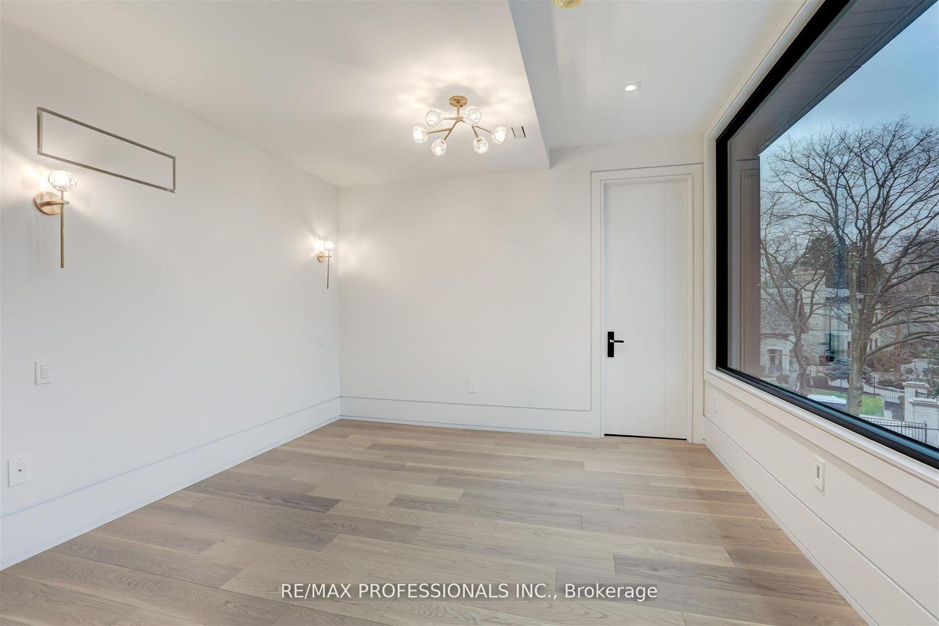 Photo 27 of 91 Valecrest Drive, Etobicoke, Edenbridge-Humber Valley — HOMEH
