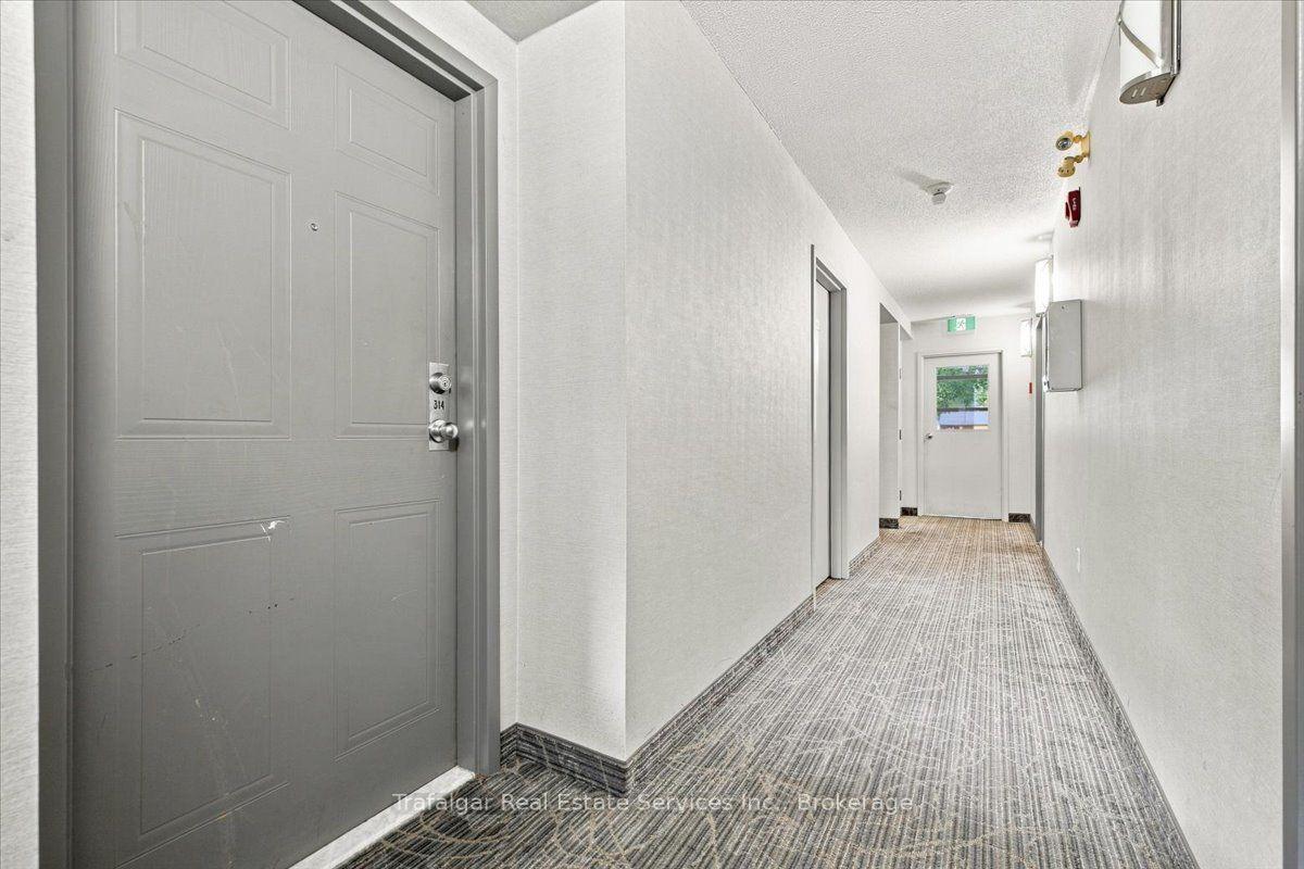 Photo 3 of Unit 314, 1500 Pilgrims Way, Oakville, Glen Abbey — HOMEH