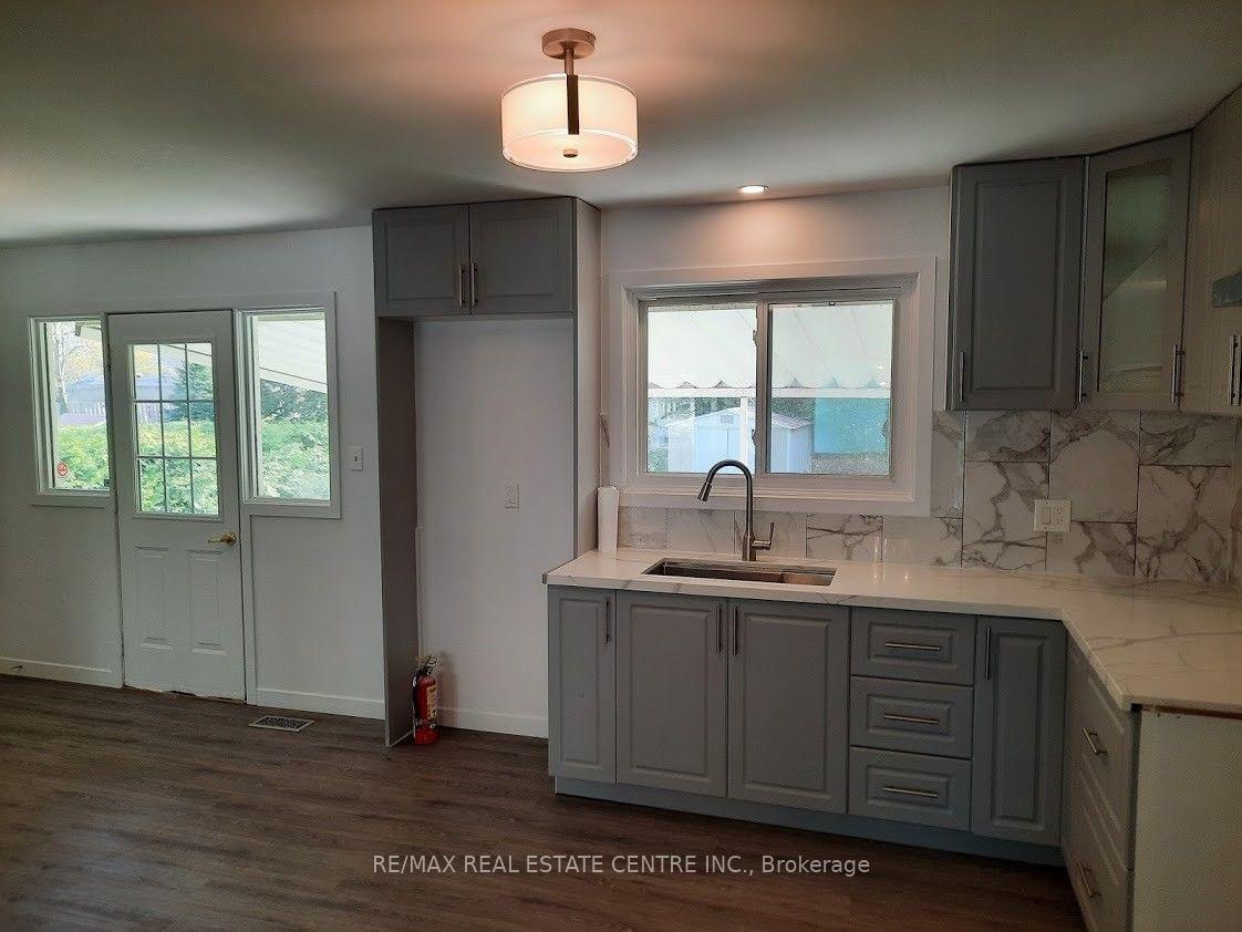 Photo 5 of 391 Tamarack Drive, Waterloo, Lakeshore Village — HOMEH