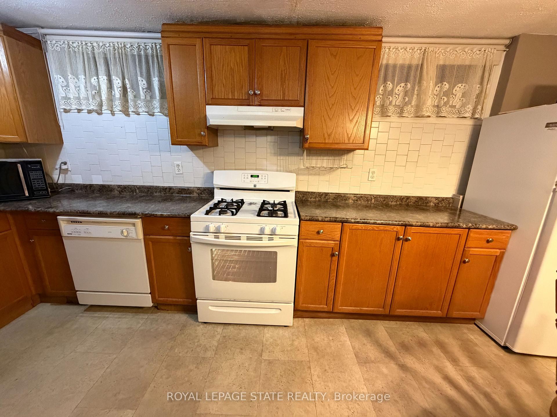 Photo 4 of 79 Edinburgh Avenue, Hamilton, Crown Point — HOMEH