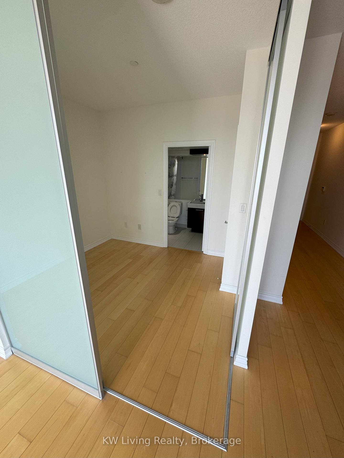 Photo 4 of Unit 3614, 386 Yonge Street, Toronto, Bay Street Corridor — HOMEH
