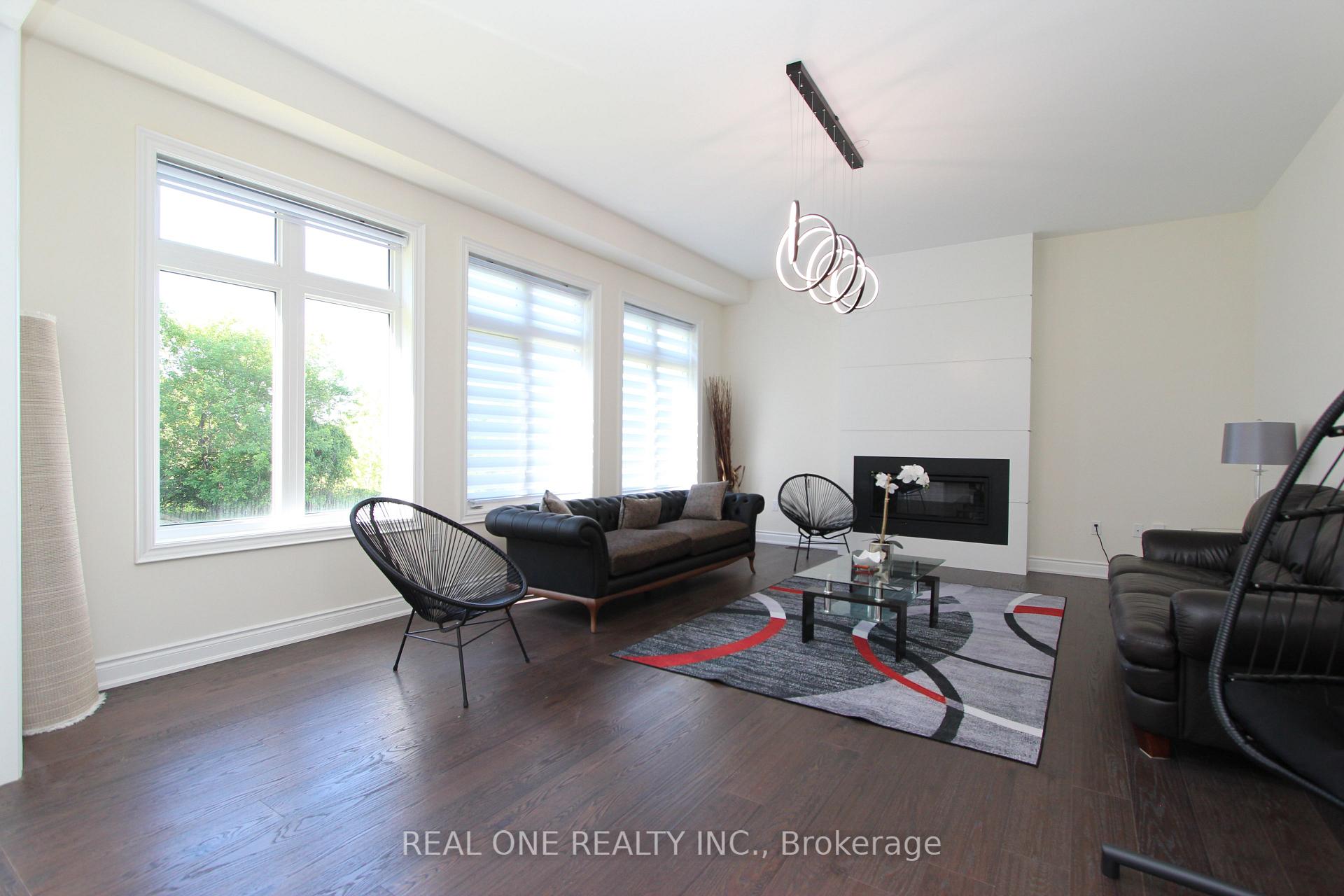 Photo 2 of 108 Silk Twist Drive, East Gwillimbury, Holland Landing — HOMEH