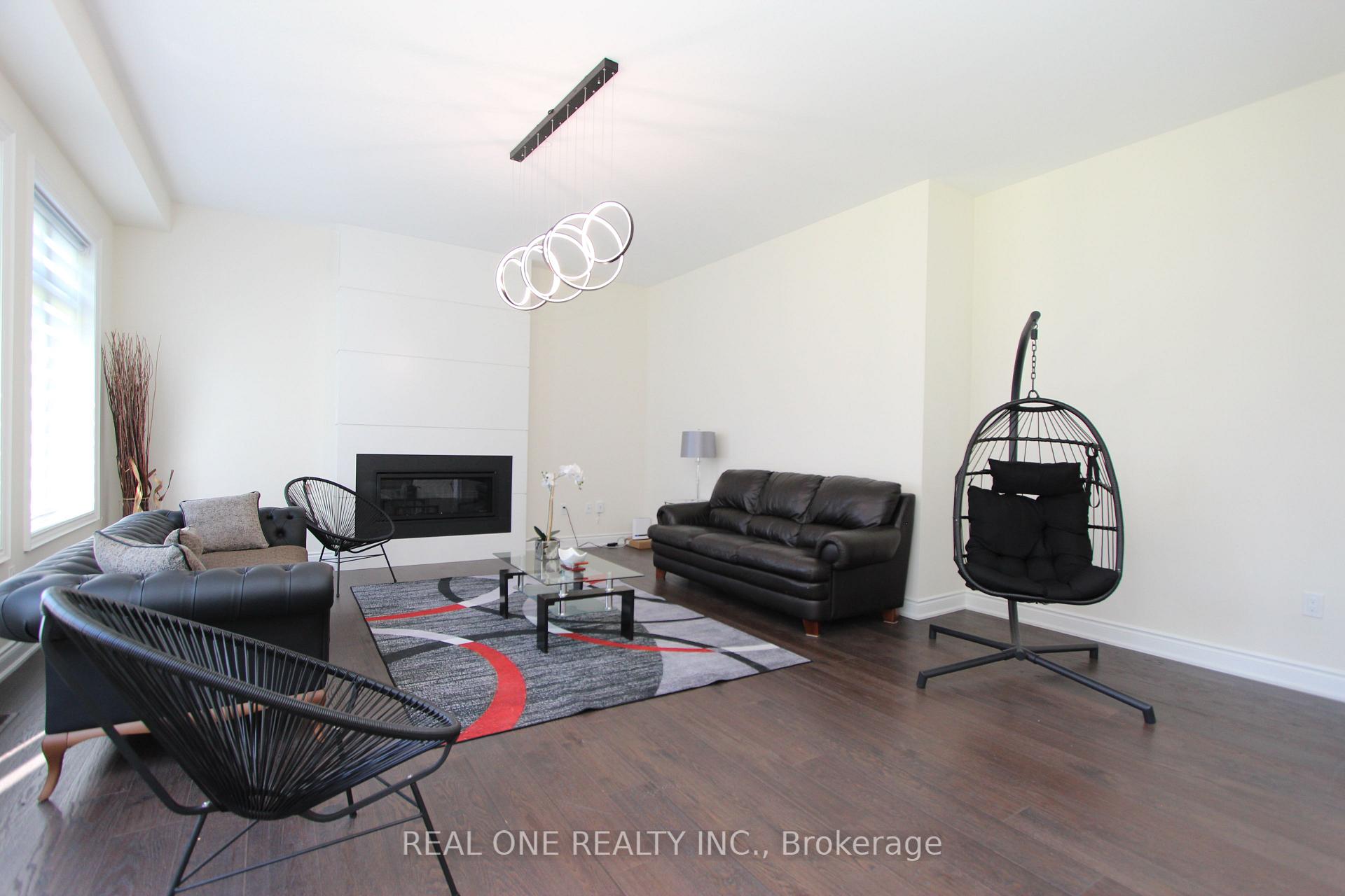 Photo 3 of 108 Silk Twist Drive, East Gwillimbury, Holland Landing — HOMEH