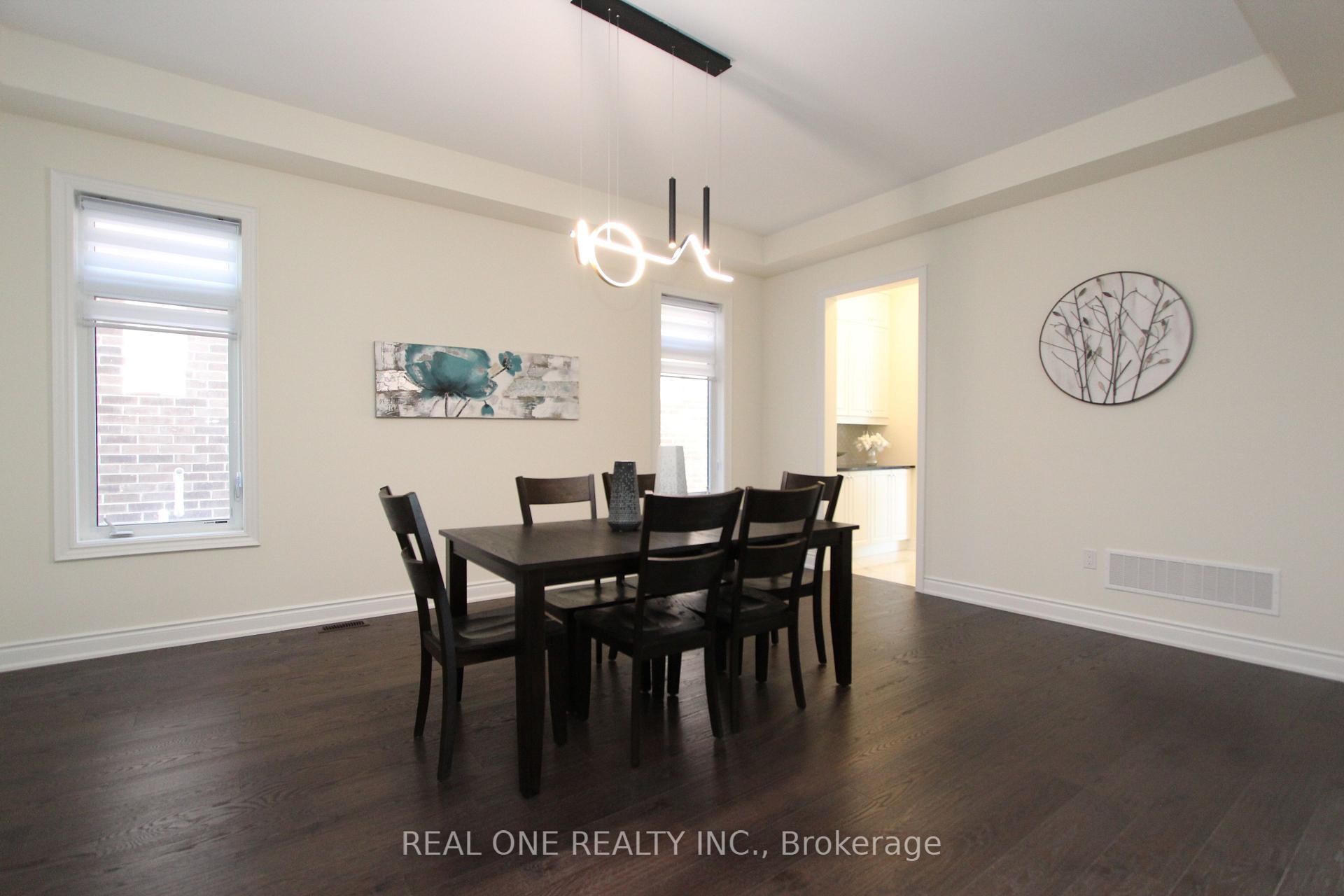 Photo 4 of 108 Silk Twist Drive, East Gwillimbury, Holland Landing — HOMEH