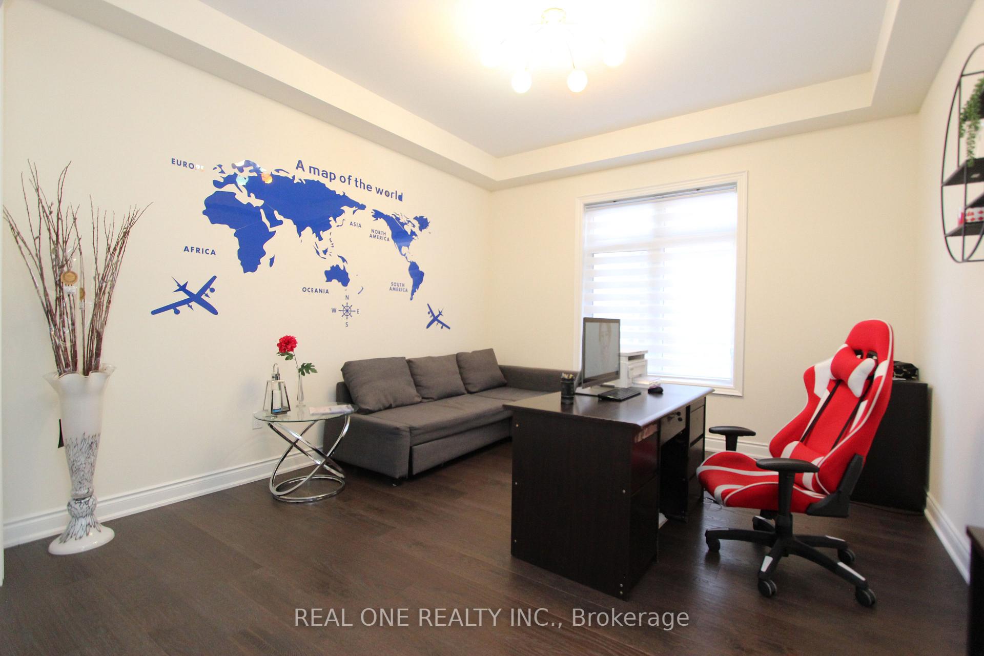 Photo 5 of 108 Silk Twist Drive, East Gwillimbury, Holland Landing — HOMEH