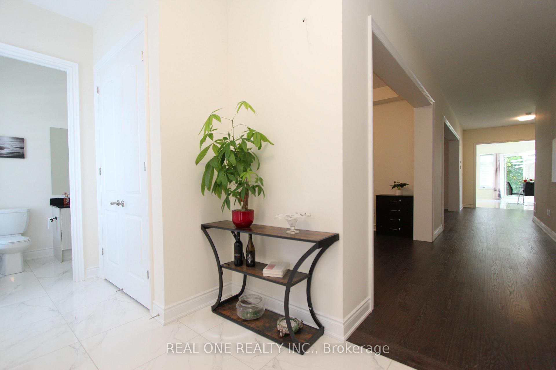 Photo 6 of 108 Silk Twist Drive, East Gwillimbury, Holland Landing — HOMEH