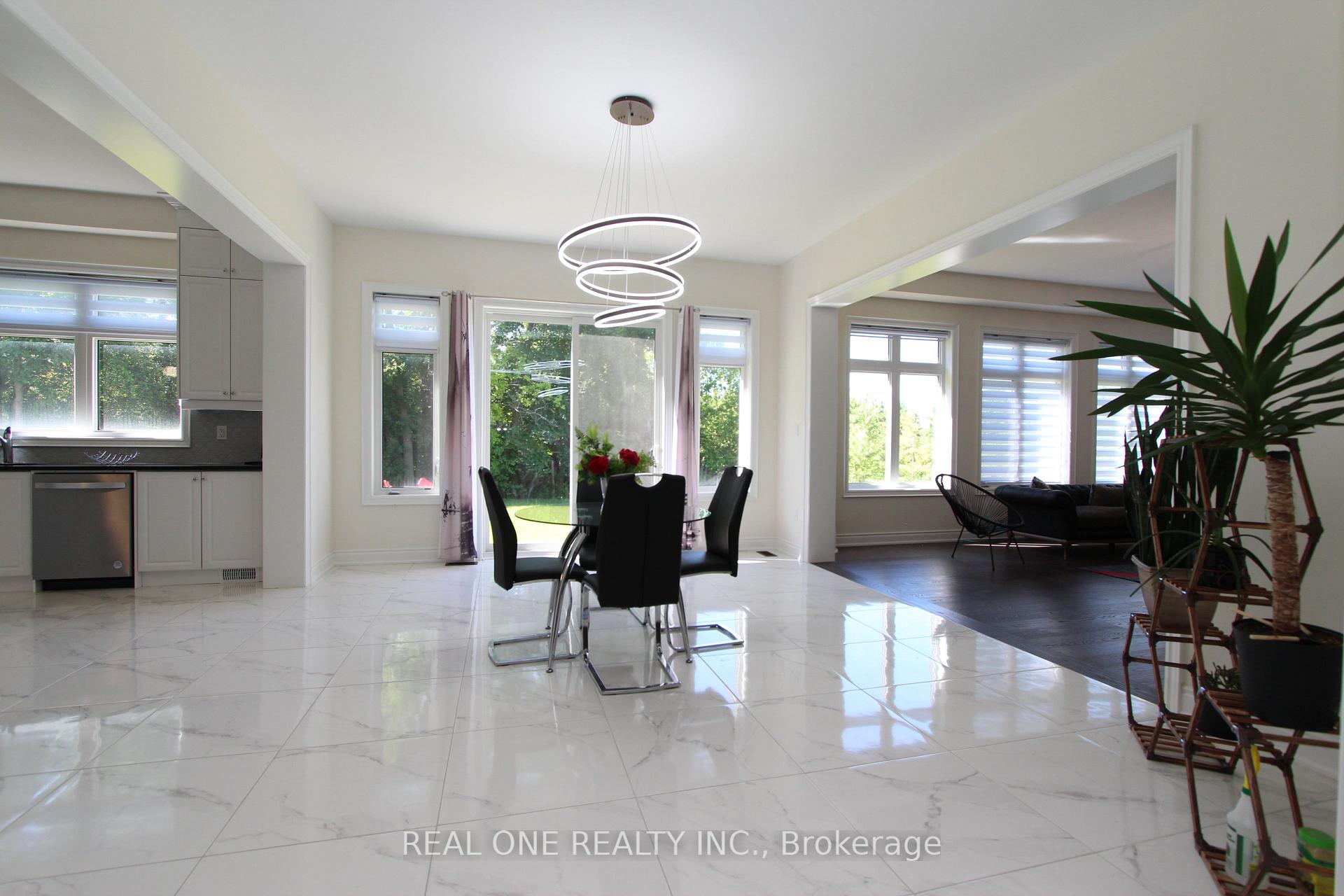 Photo 7 of 108 Silk Twist Drive, East Gwillimbury, Holland Landing — HOMEH