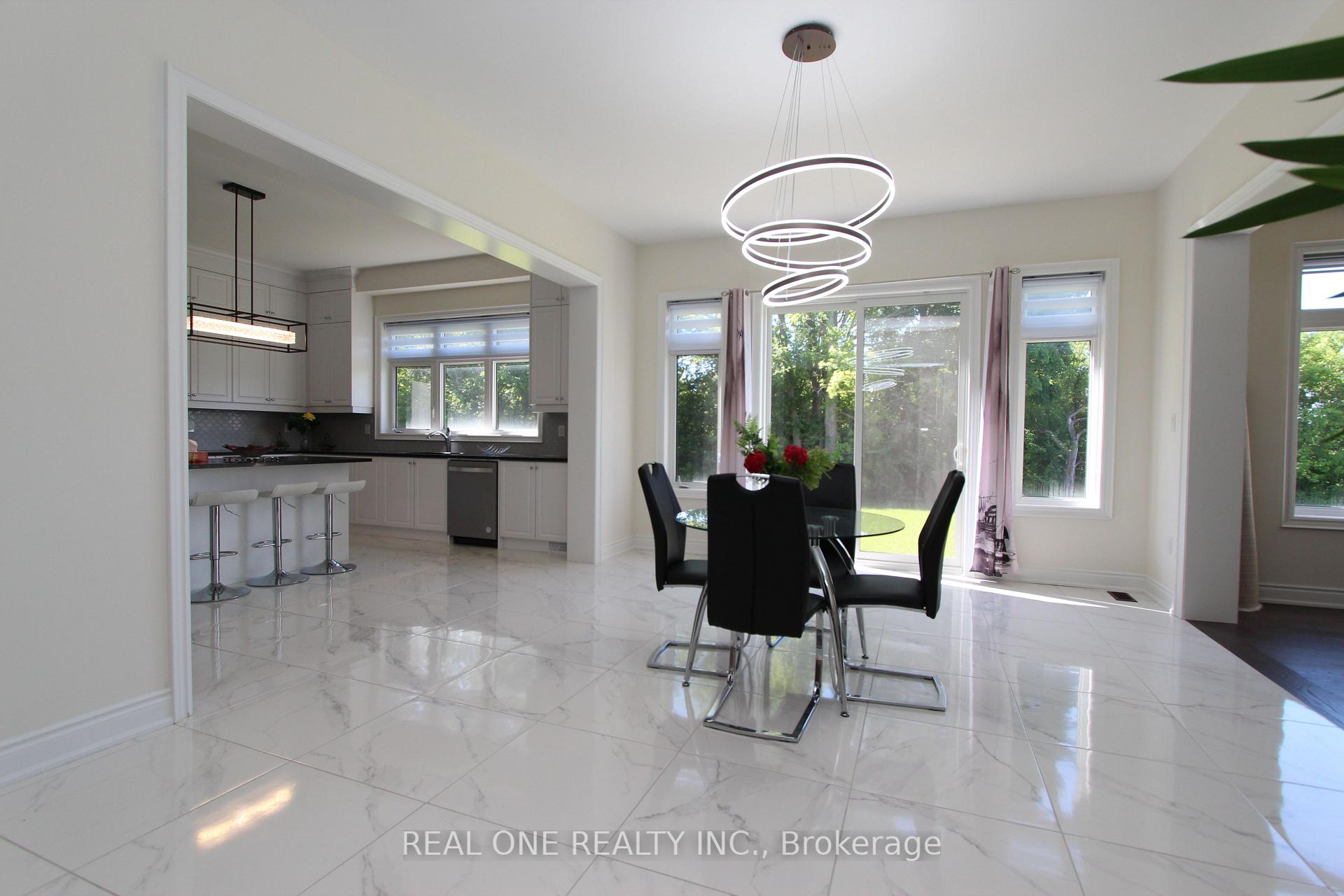 Photo 8 of 108 Silk Twist Drive, East Gwillimbury, Holland Landing — HOMEH