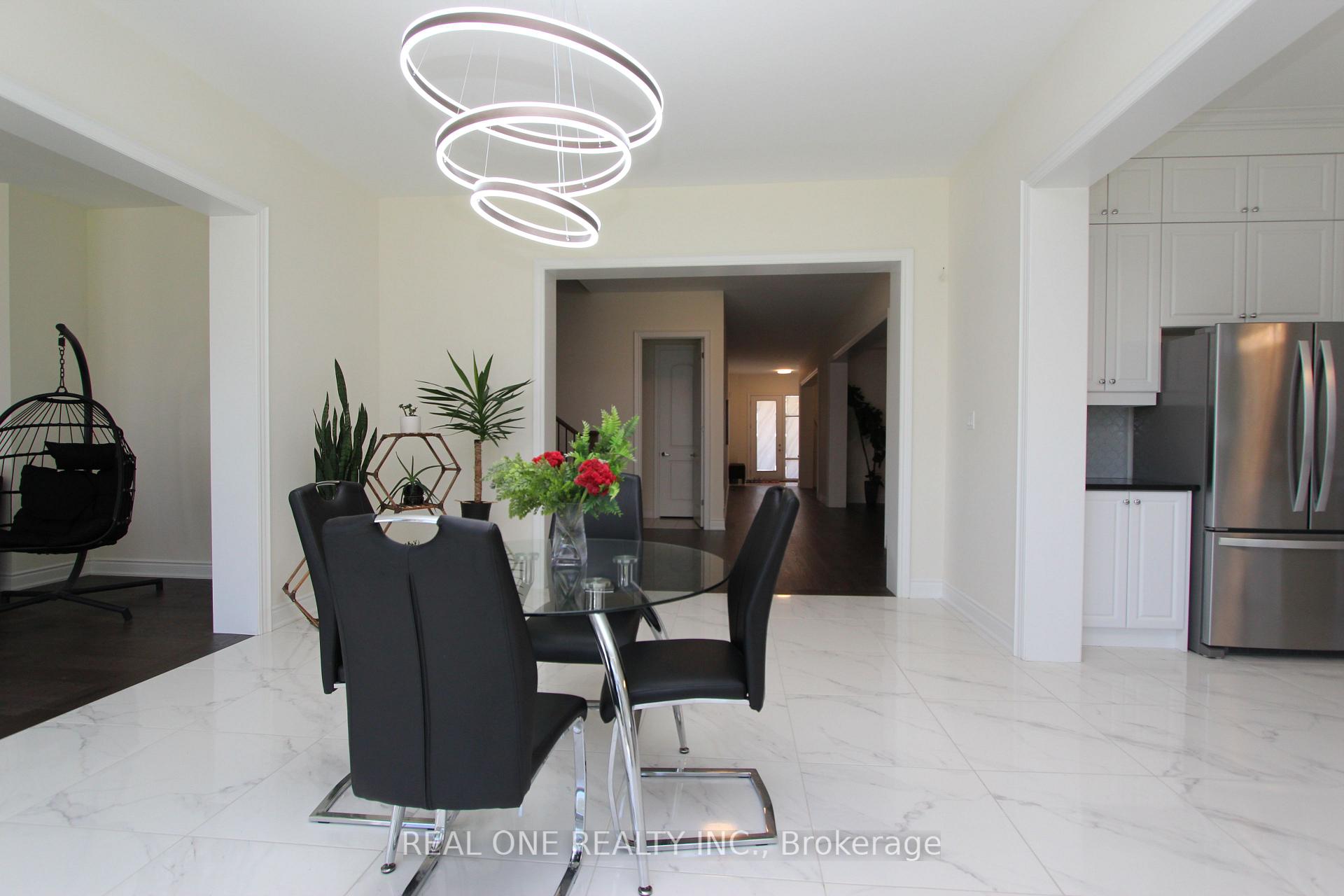 Photo 9 of 108 Silk Twist Drive, East Gwillimbury, Holland Landing — HOMEH