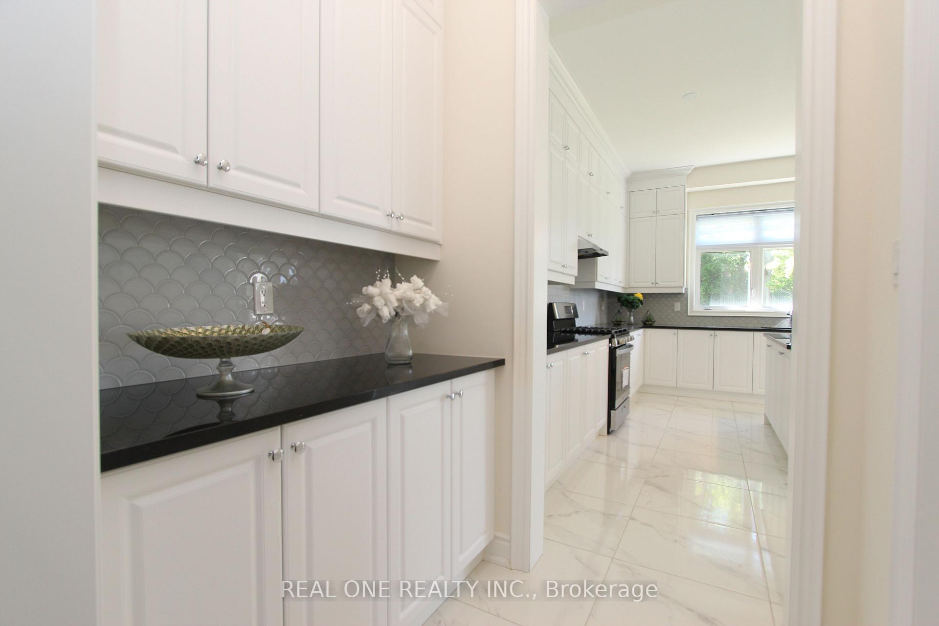 Photo 10 of 108 Silk Twist Drive, East Gwillimbury, Holland Landing — HOMEH