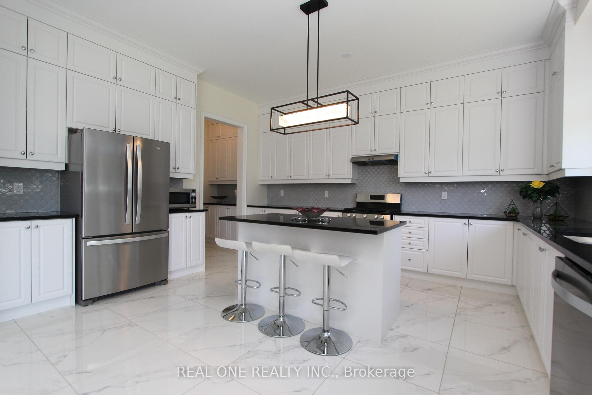 Photo 12 of 108 Silk Twist Drive, East Gwillimbury, Holland Landing — HOMEH