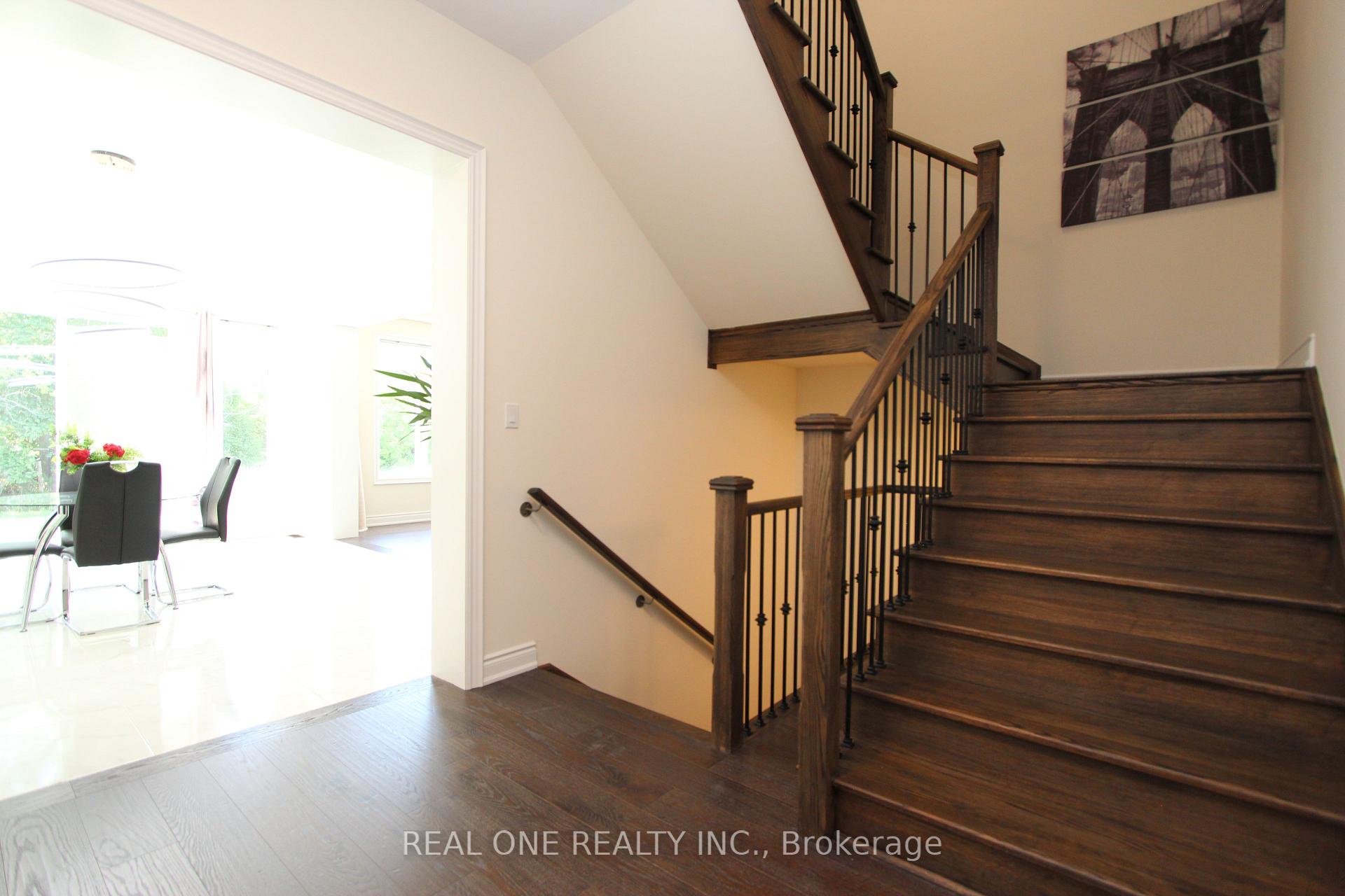 Photo 13 of 108 Silk Twist Drive, East Gwillimbury, Holland Landing — HOMEH