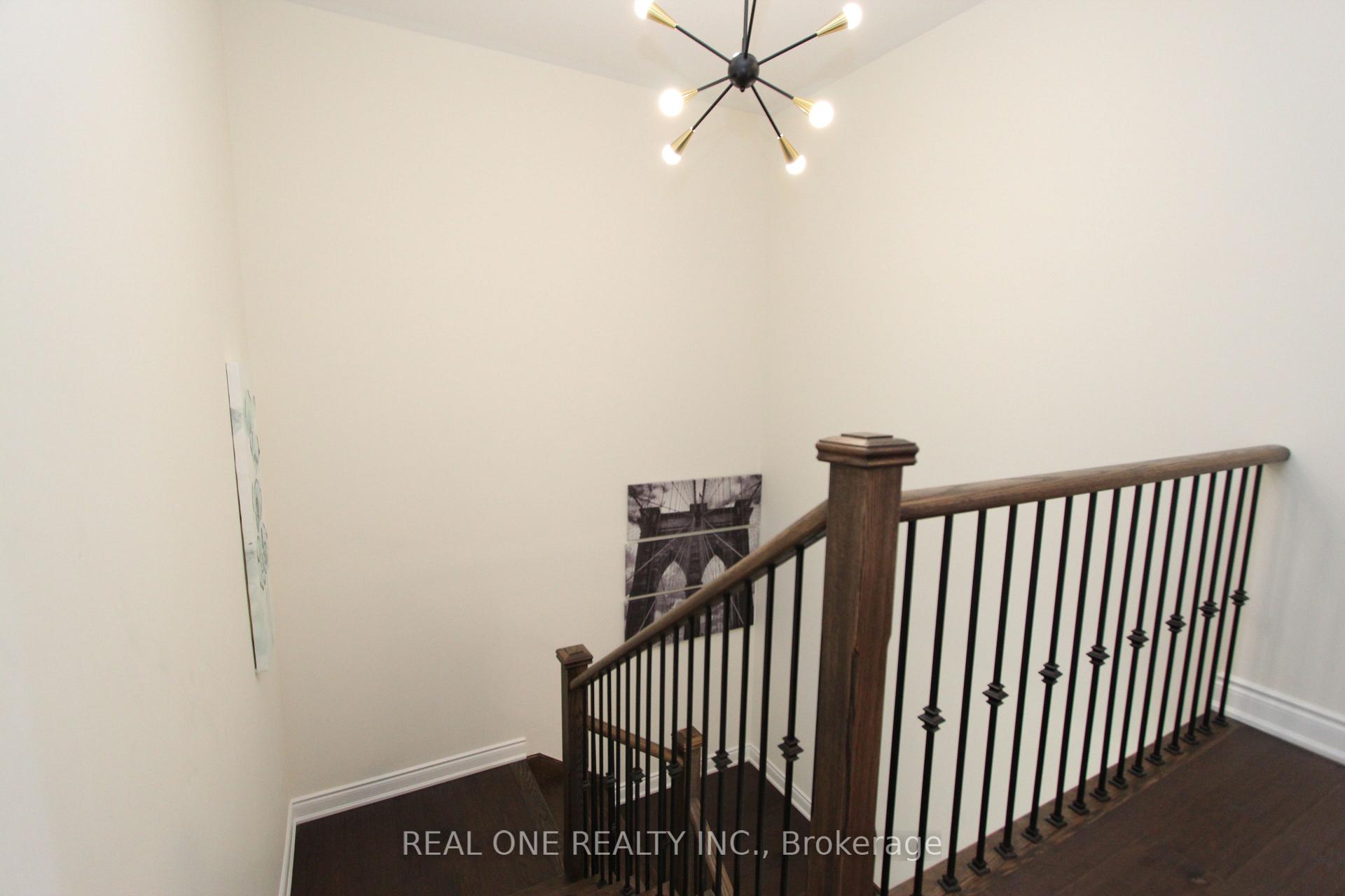 Photo 14 of 108 Silk Twist Drive, East Gwillimbury, Holland Landing — HOMEH