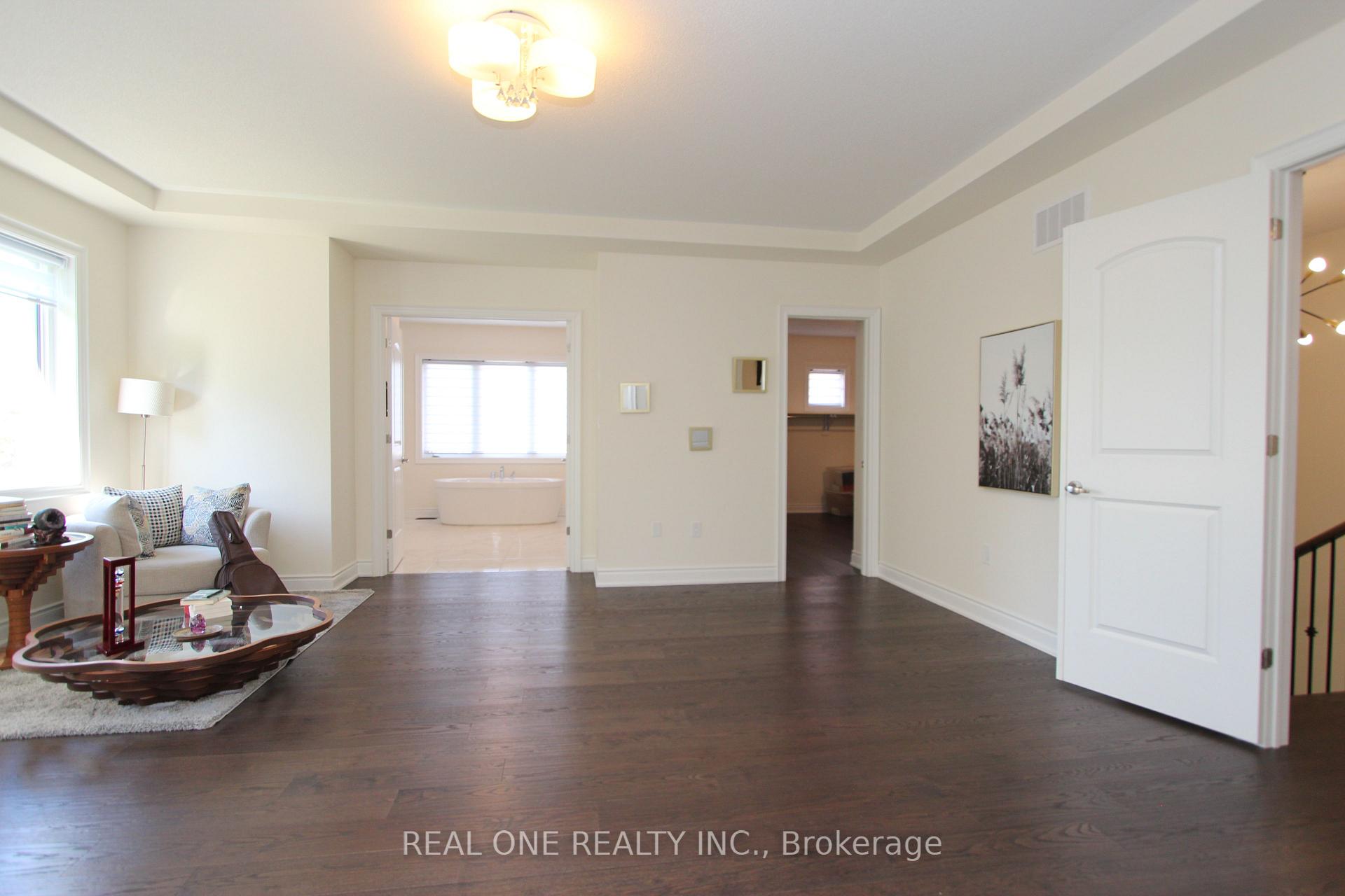 Photo 17 of 108 Silk Twist Drive, East Gwillimbury, Holland Landing — HOMEH