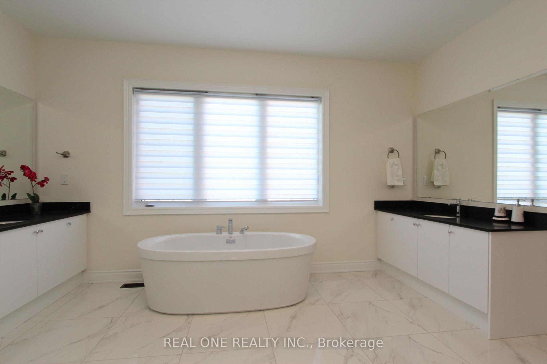 Photo 20 of 108 Silk Twist Drive, East Gwillimbury, Holland Landing — HOMEH