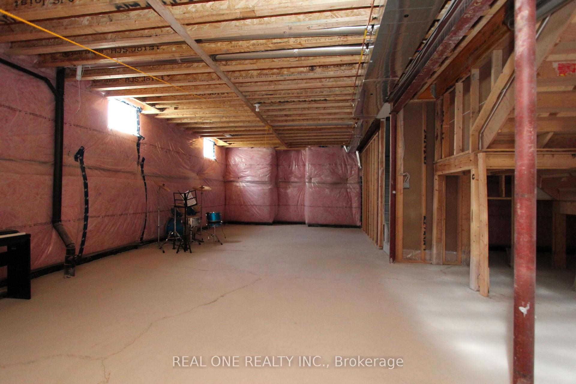Photo 35 of 108 Silk Twist Drive, East Gwillimbury, Holland Landing — HOMEH