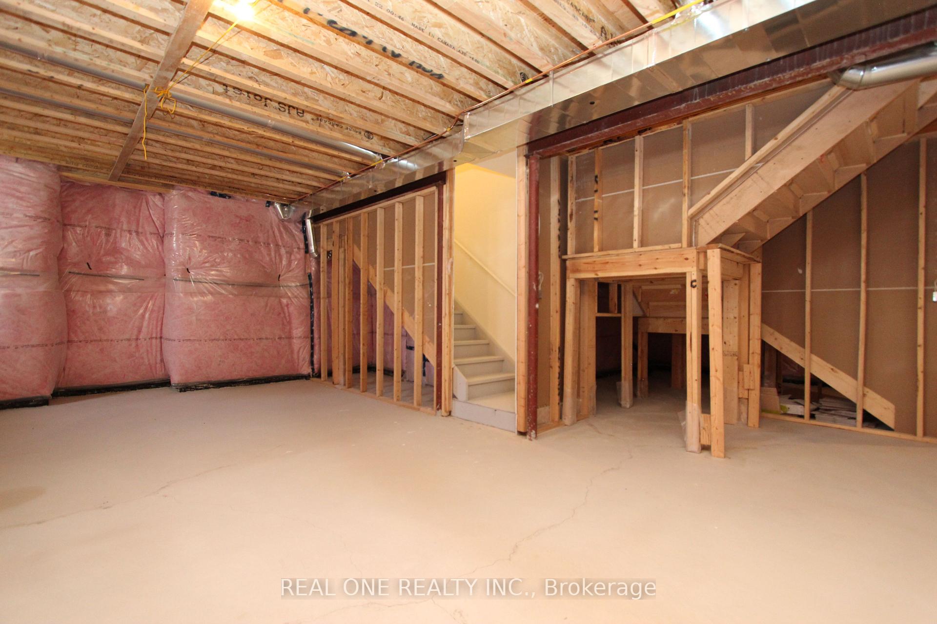 Photo 37 of 108 Silk Twist Drive, East Gwillimbury, Holland Landing — HOMEH