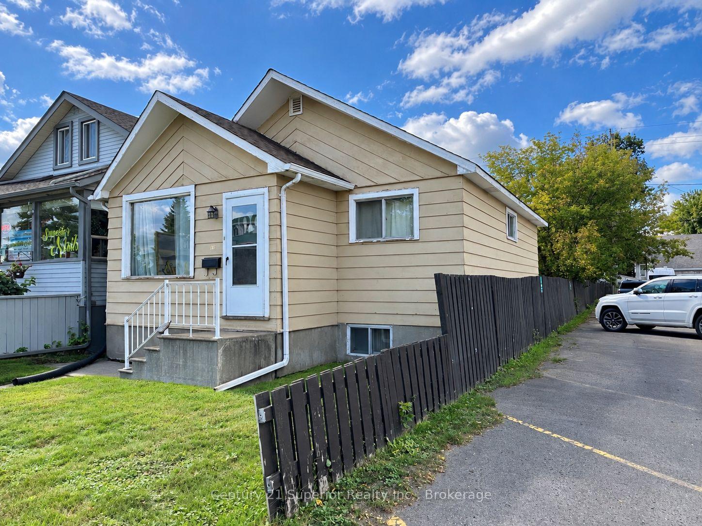 Photo 3 of 819 May Street N, Thunder Bay, McKeller Park — HOMEH